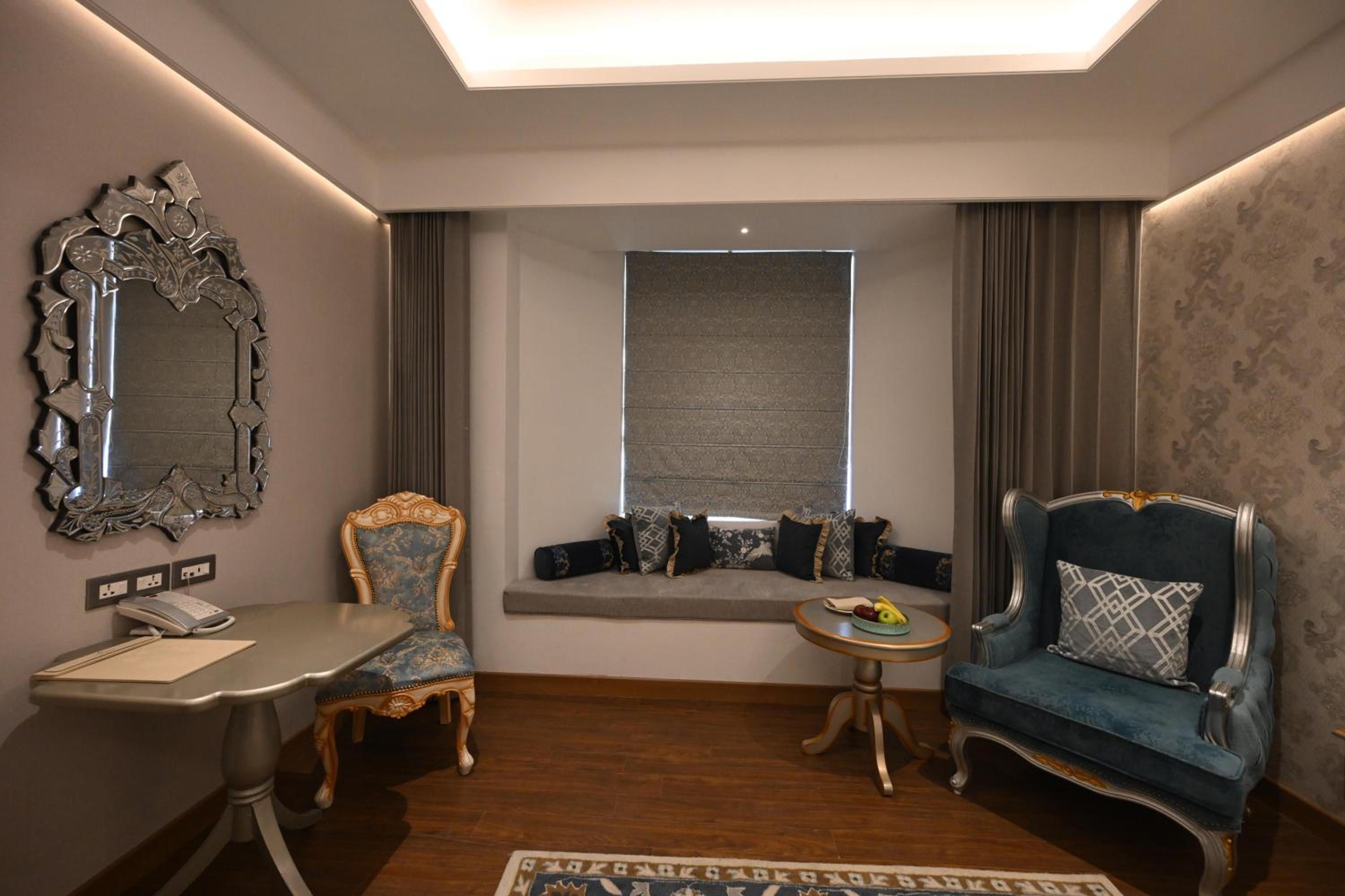 Premier Room - Enjoy 20% on all hotel services,90 mins SPA at the cost of 60 mins,  4 pints of beer on arrival,4 Pcs of laundry, 1+1 on selected beverages at Sheesh Mahal (12PM-6PM), Complimentary Evening Hi-Tea - Photo 3
