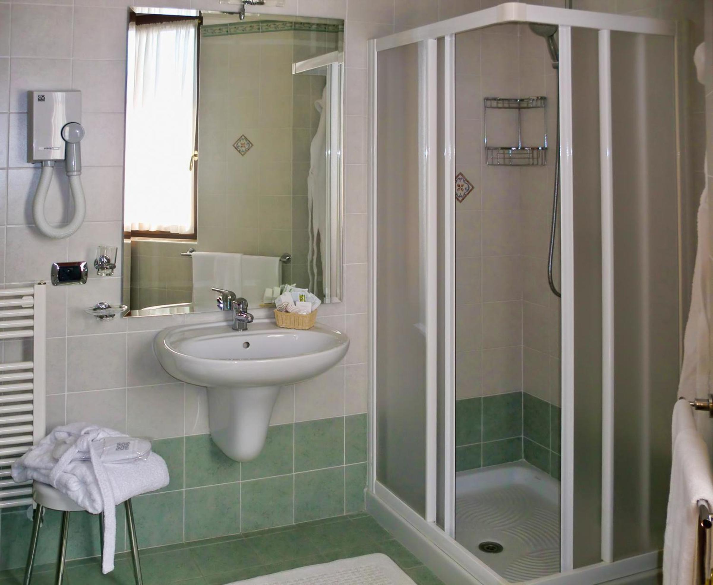 Classic Triple Room with Air Conditioning photo 3