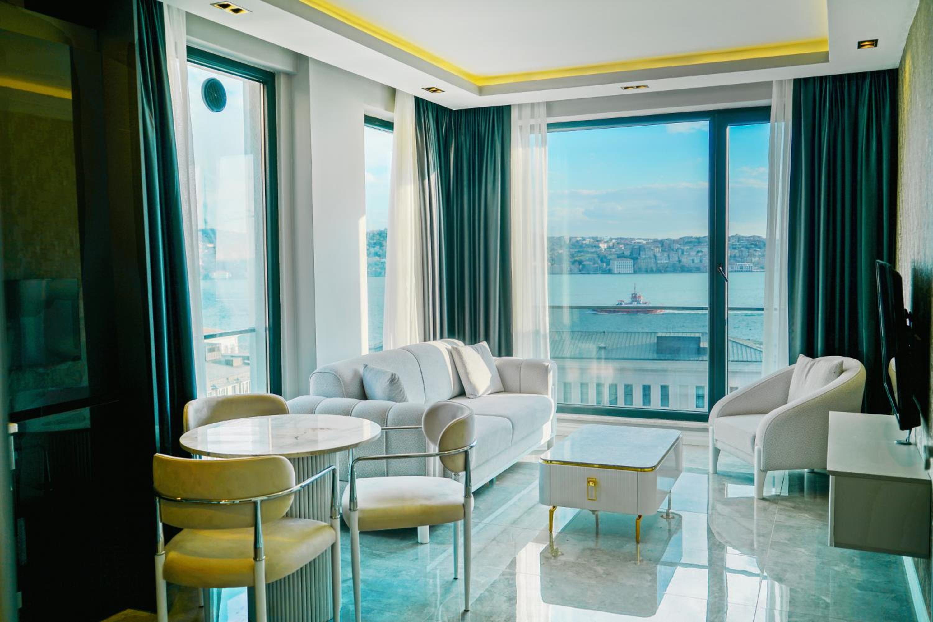 Junior Suite with King Size Bed, Sea View photo 3