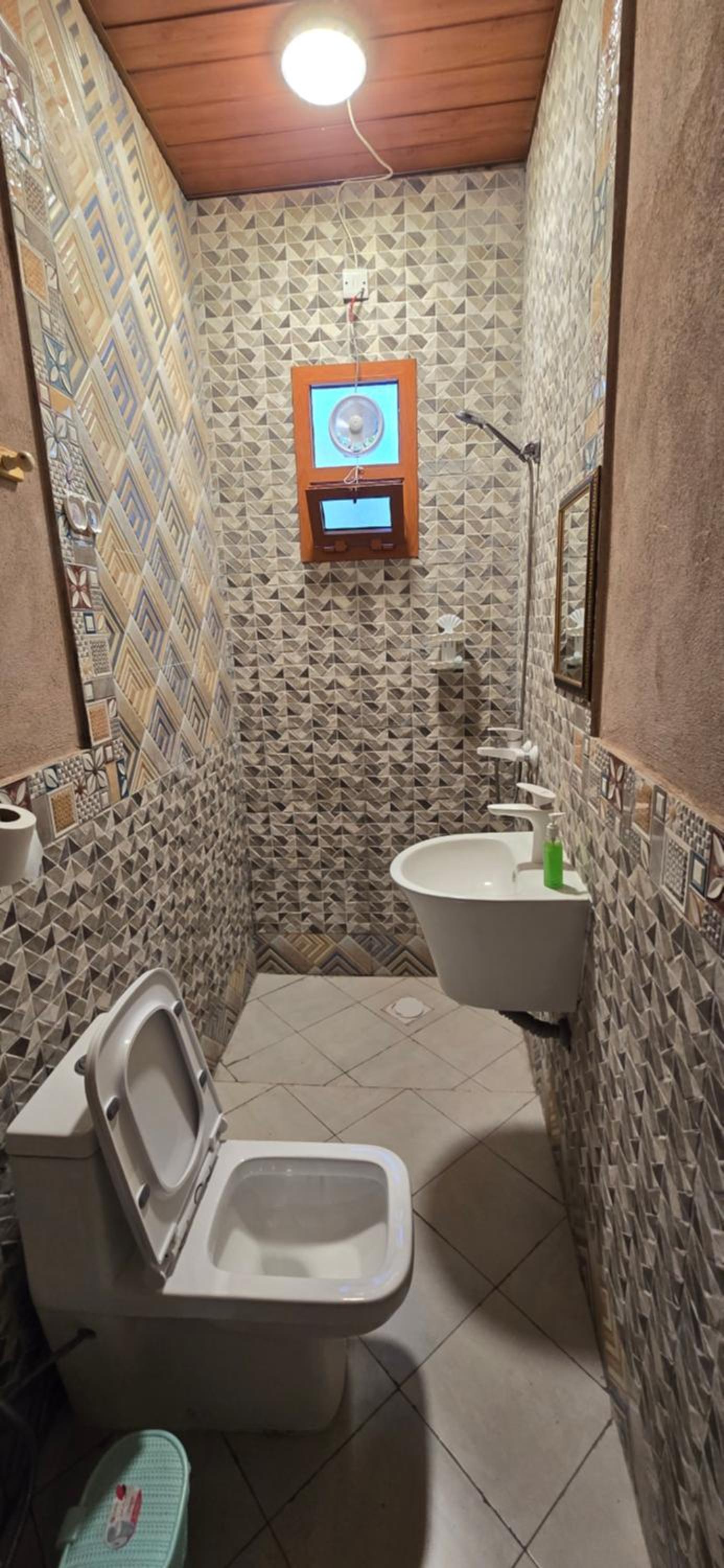 Twin Room with Private Bathroom photo 2