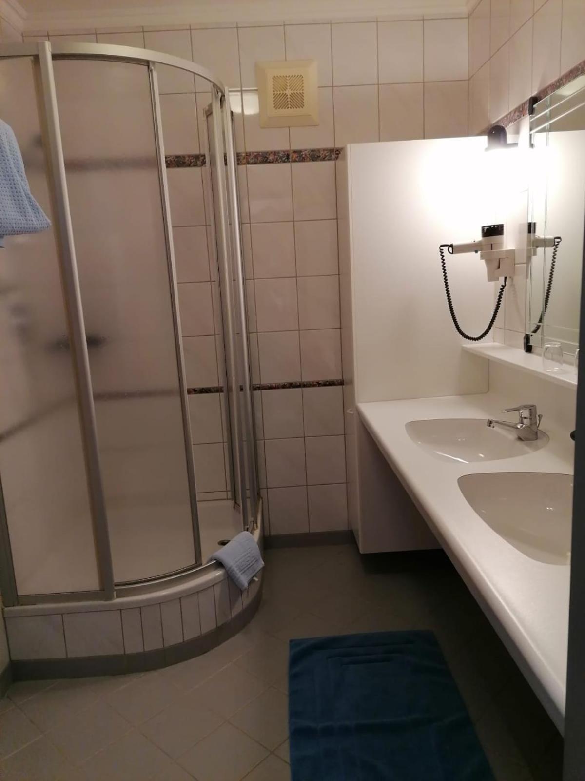 Standard Double Room - Photo 4