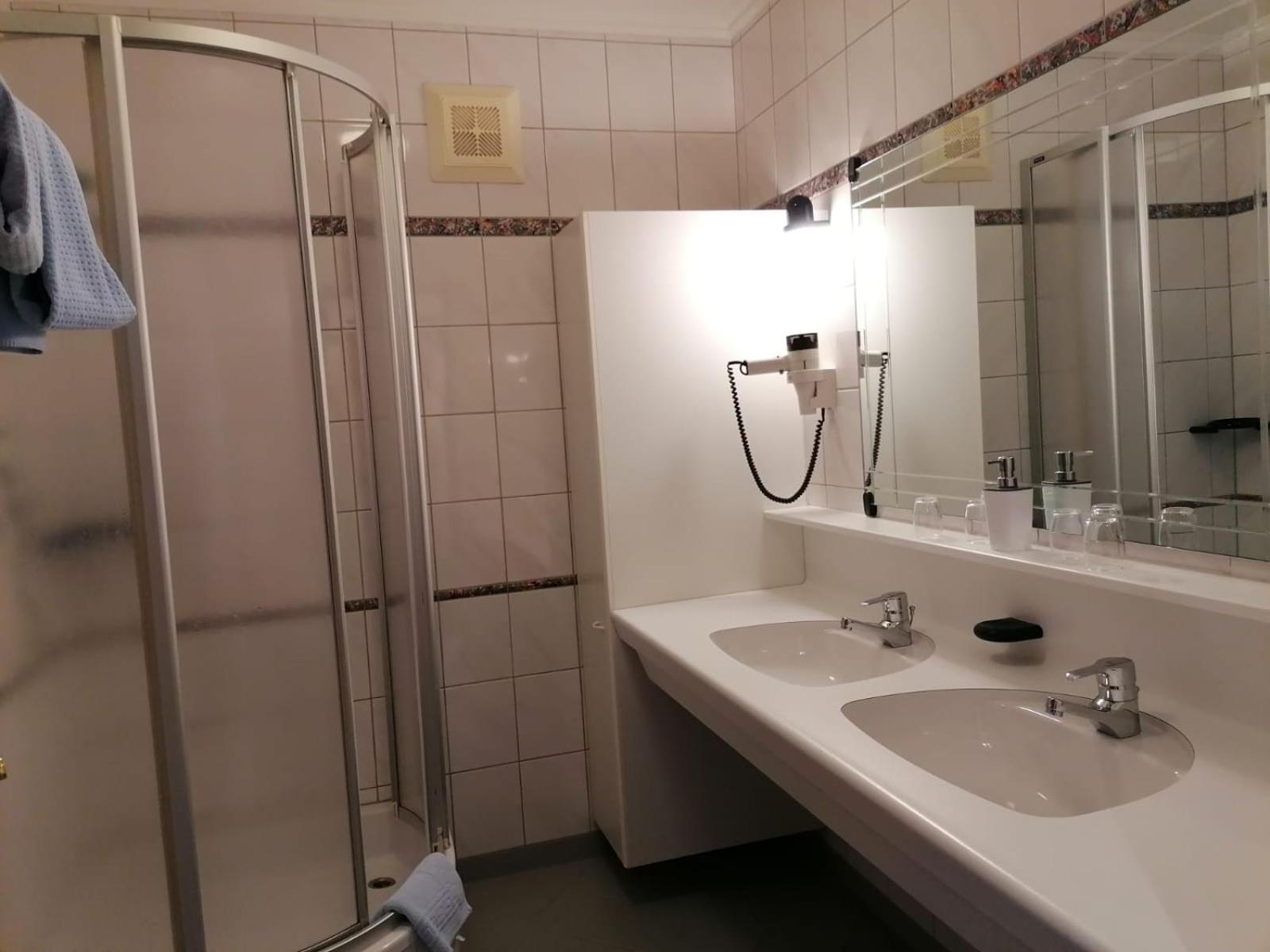 Standard Double Room - Photo 2