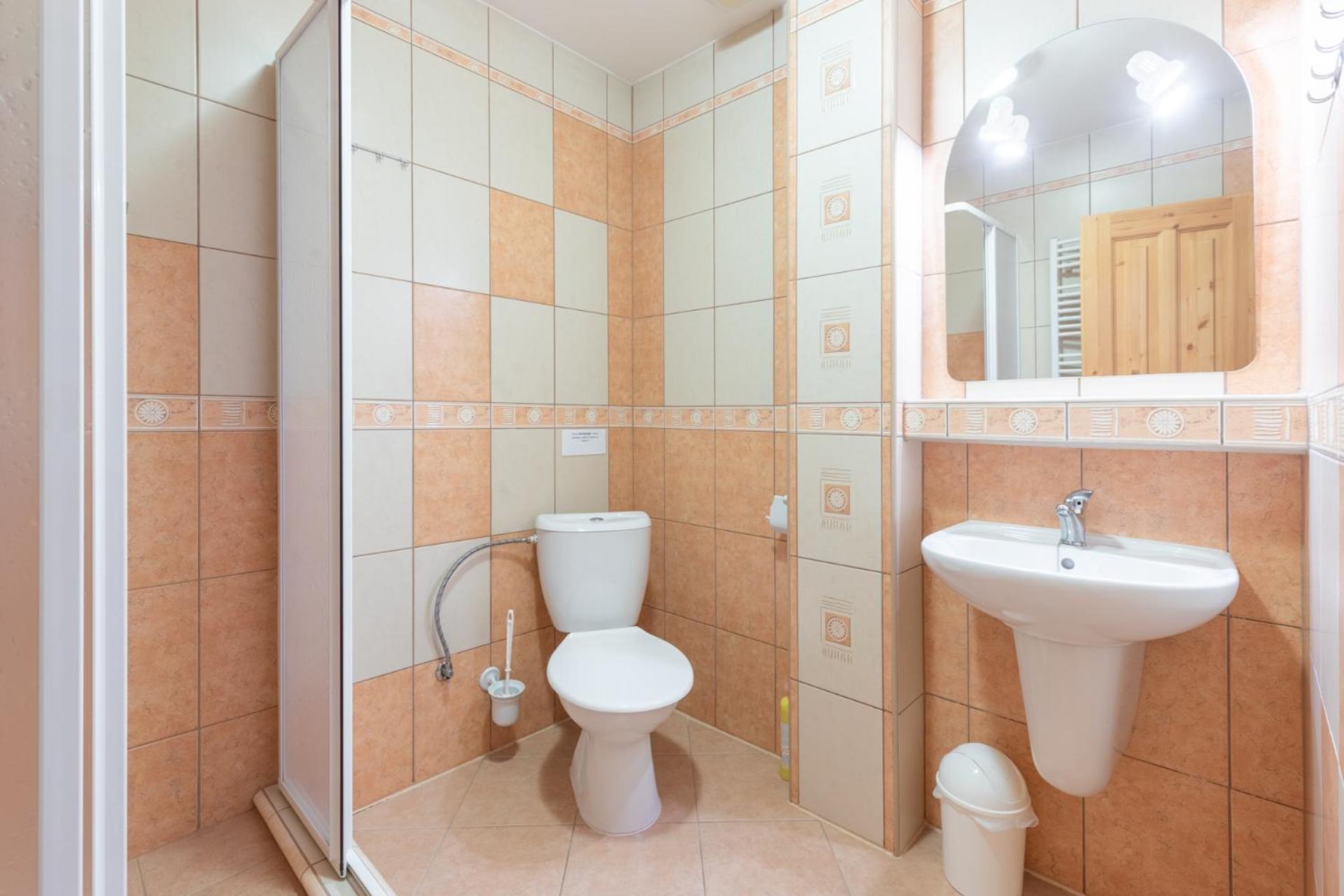 One-Bedroom Apartment with View photo 2