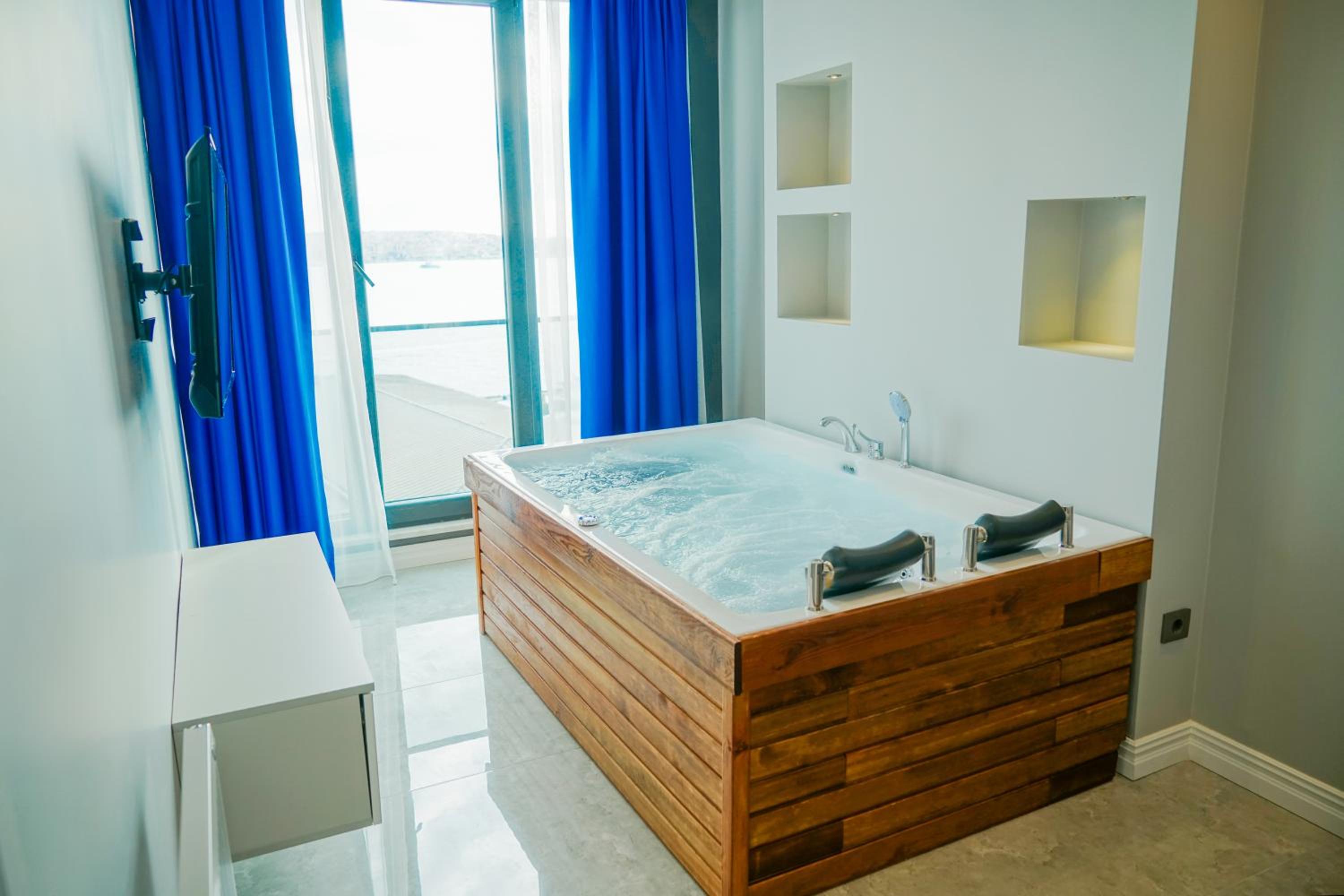 Comfort Suite with King Size Bed, Sea View photo 2