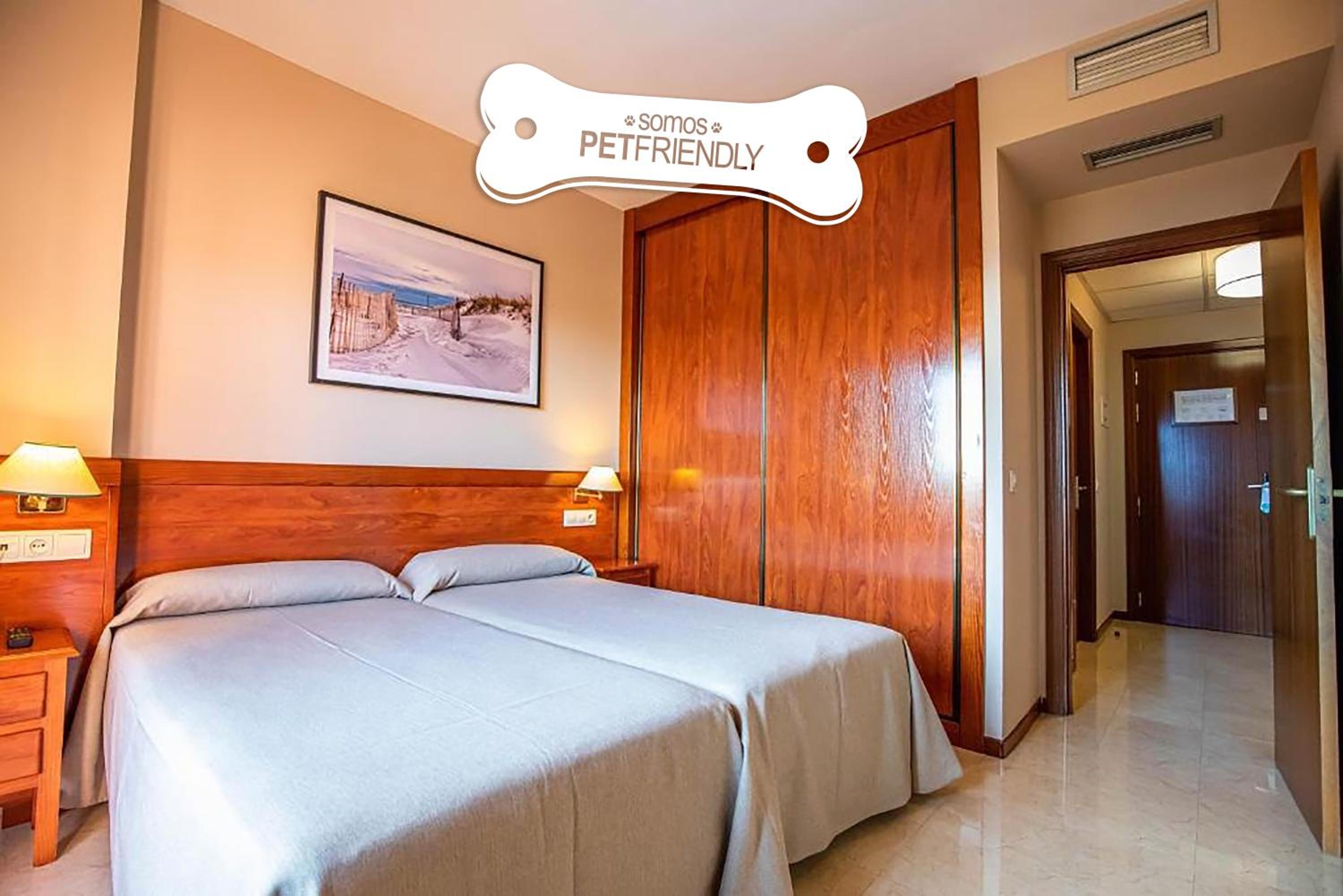 One-Bedroom Apartment Pet Friendly (2 Adults + 2 Chidlren)