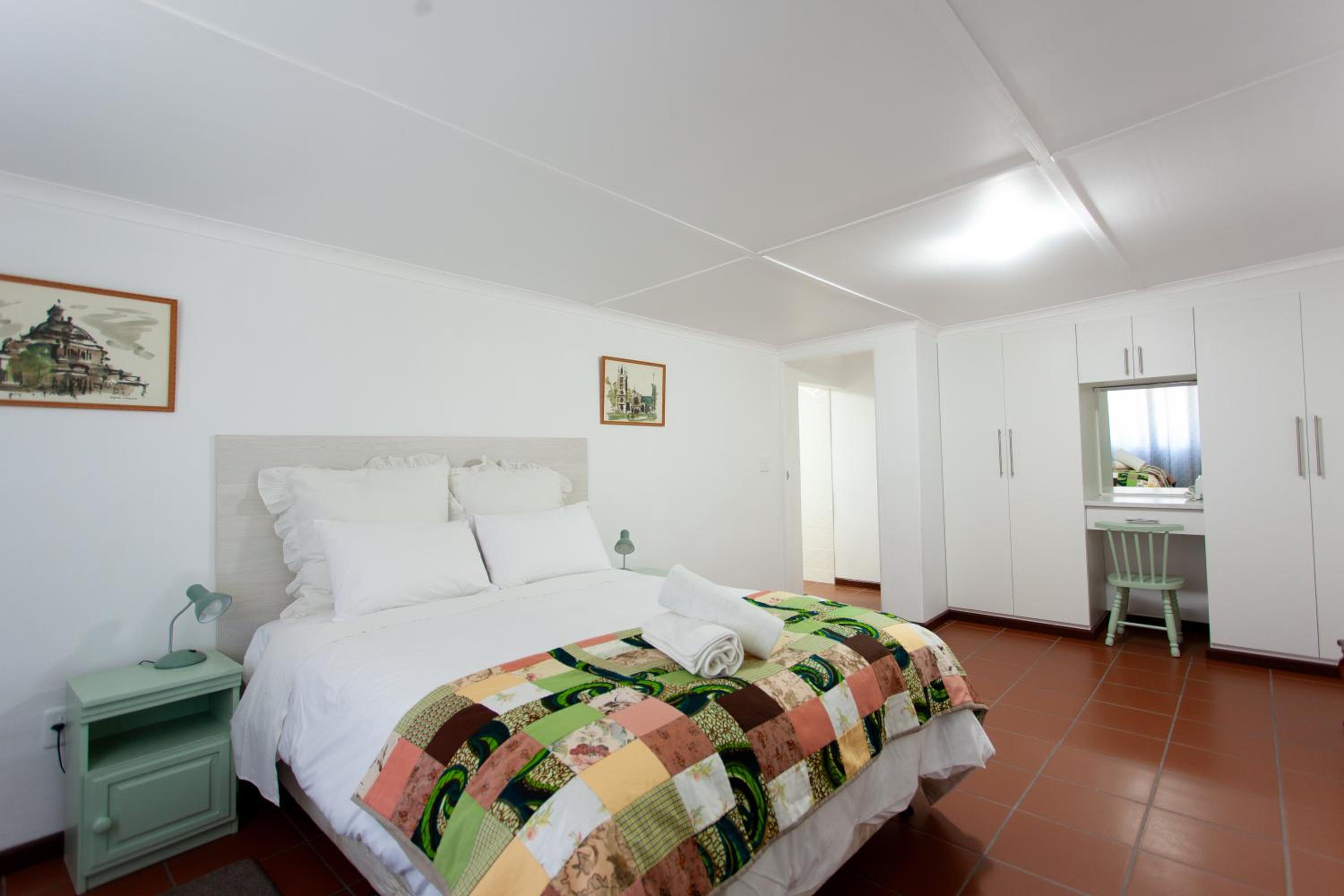 Deluxe King Suite - Photo 6