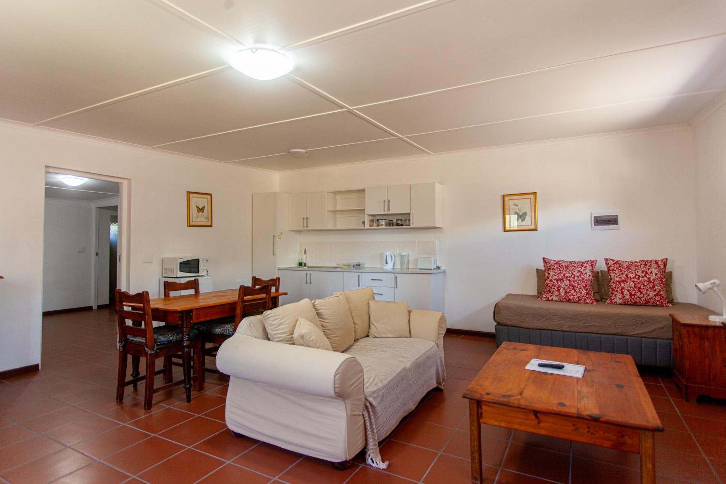 Deluxe King Suite - Photo 2