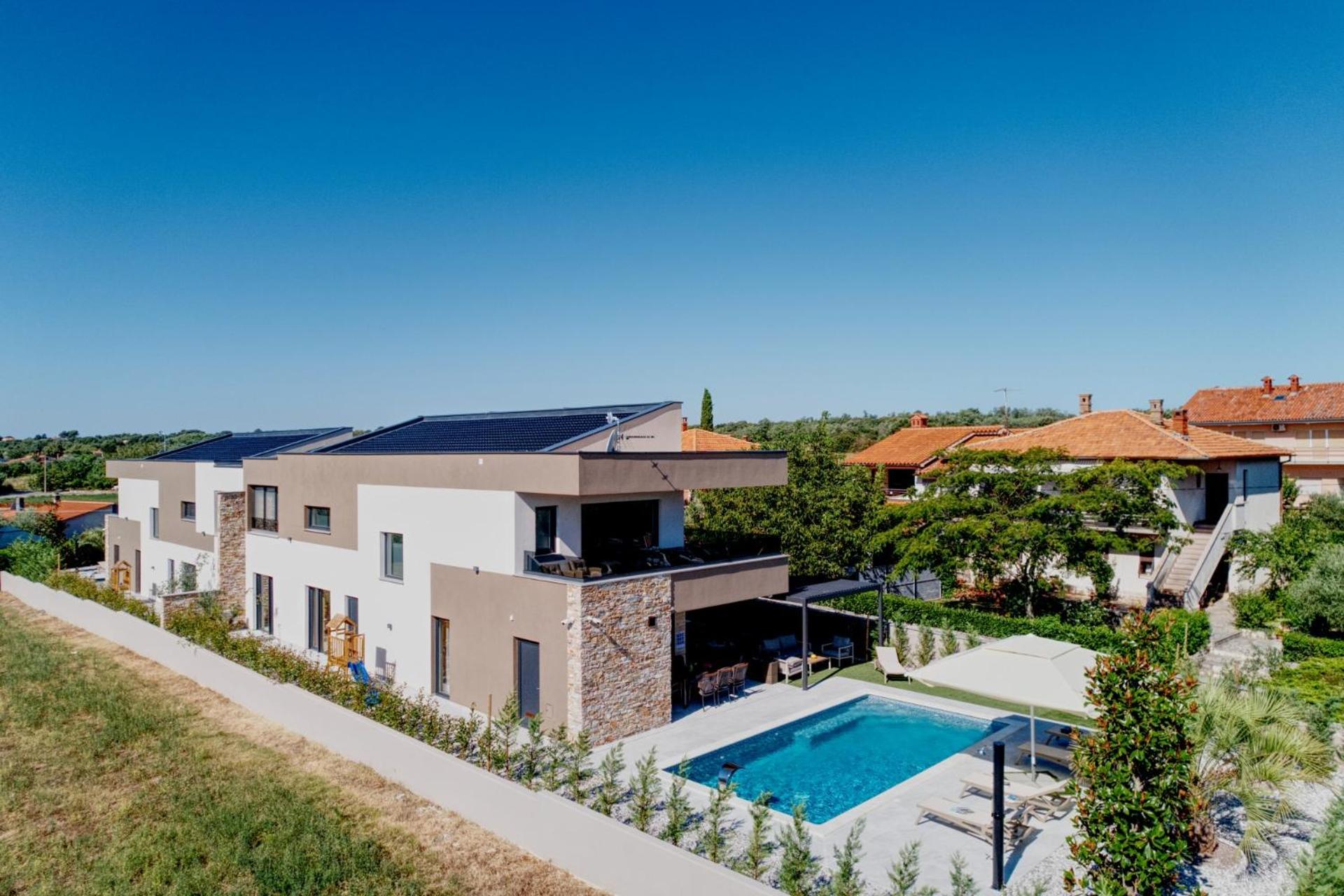 Villa photo 3