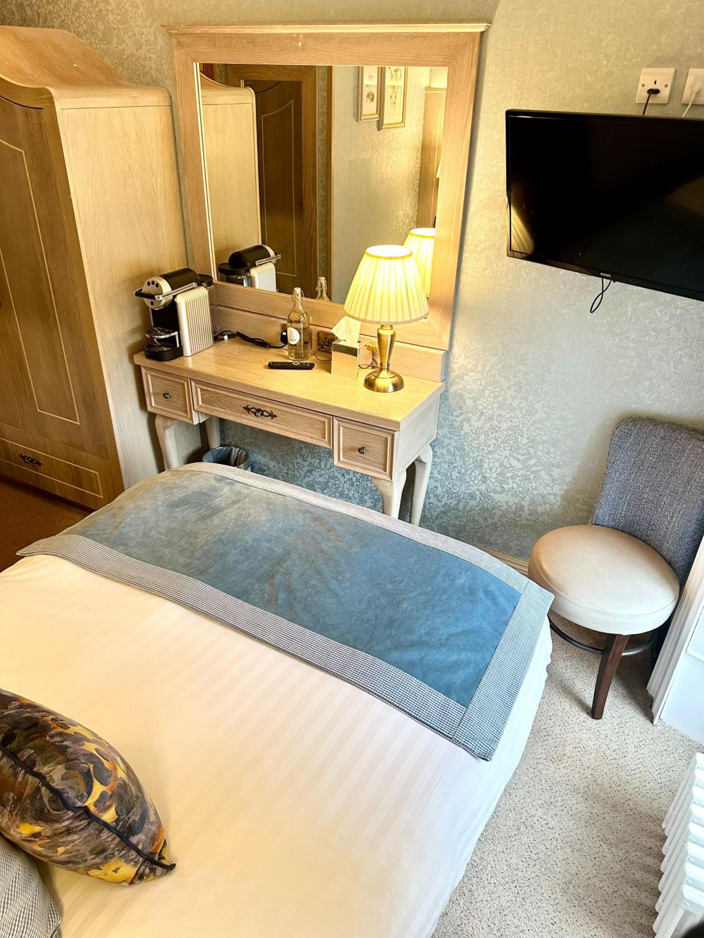Small Single Room photo 3