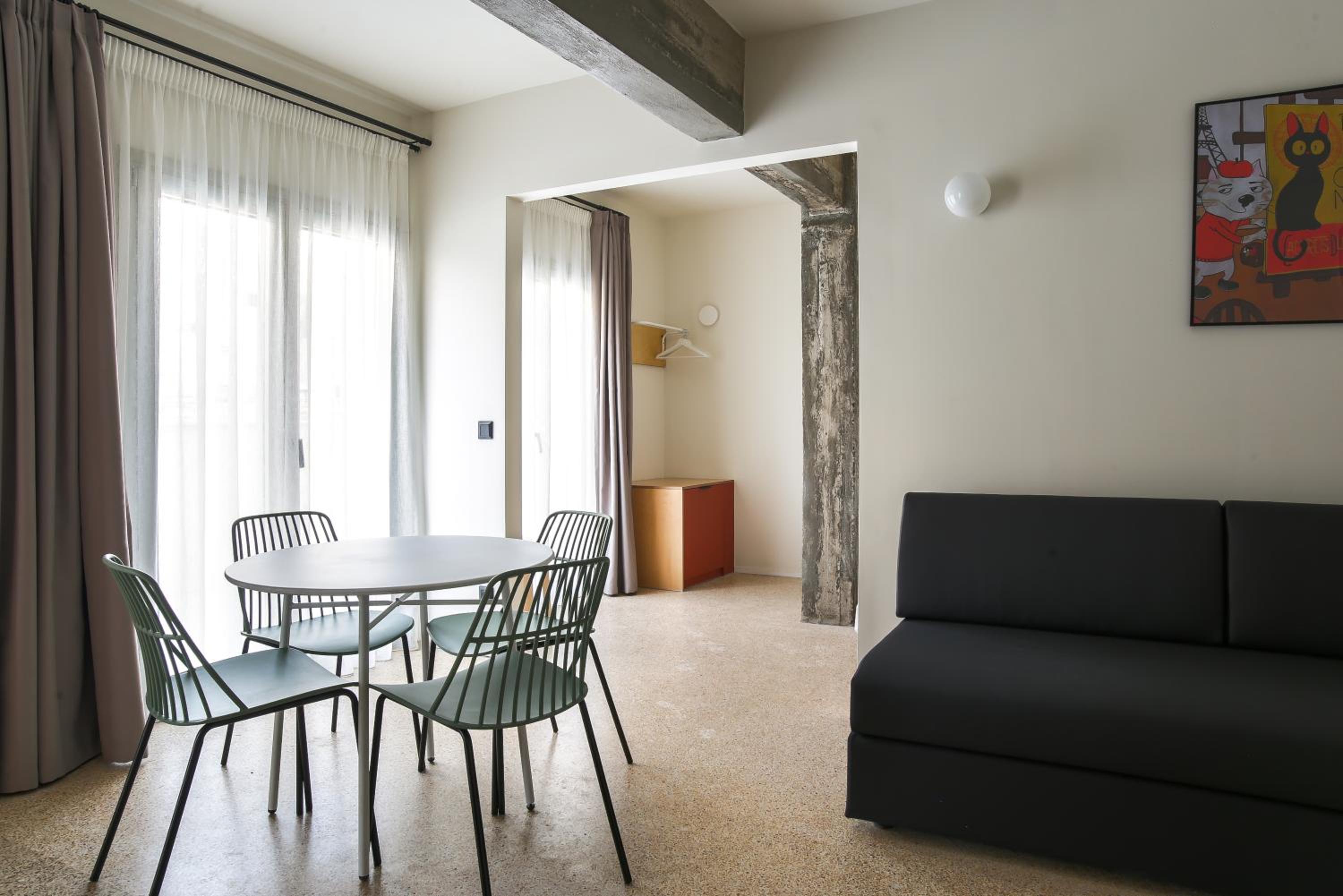 Two-Bedroom Apartment with Terrace photo 2