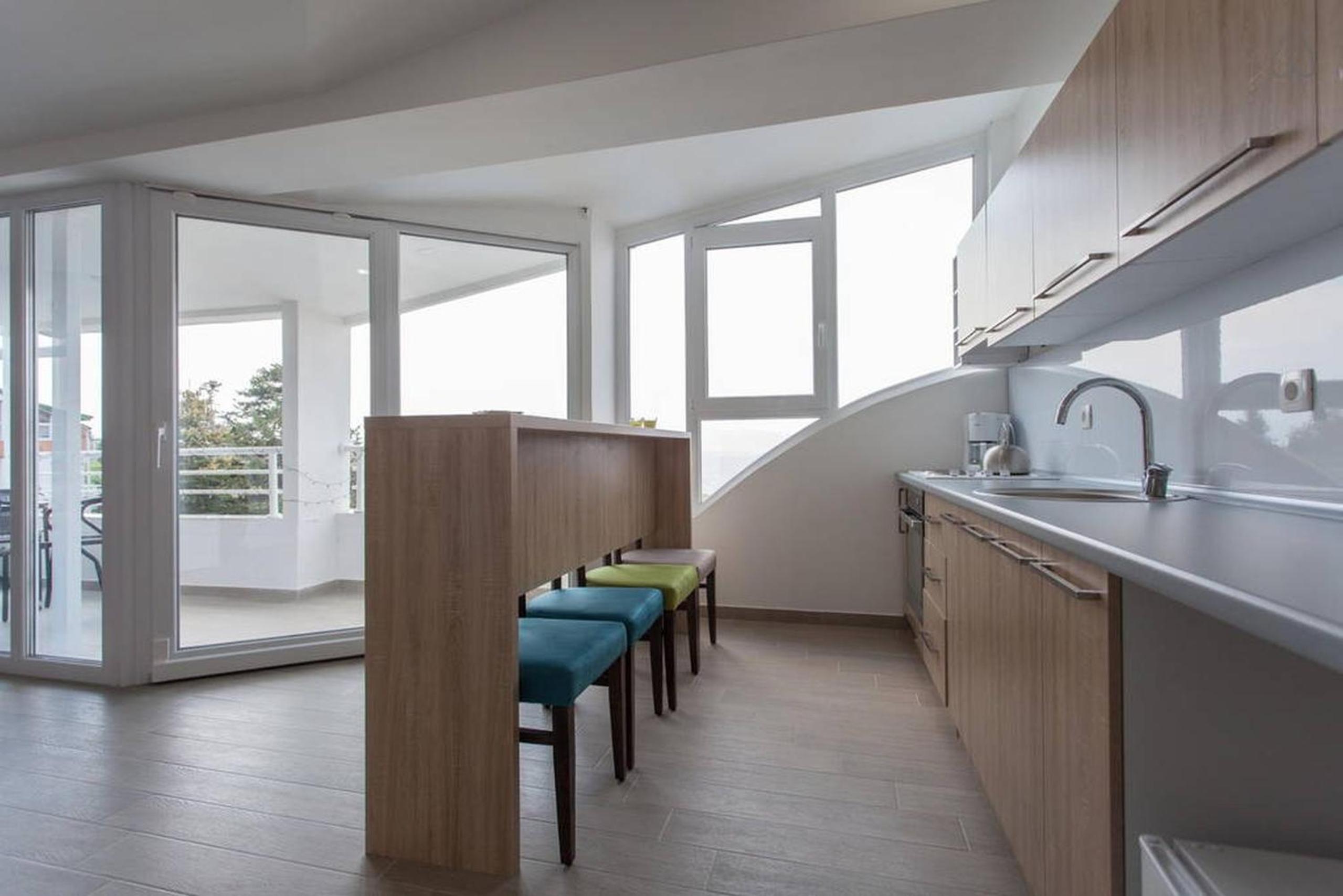 Apartment with Lake View - Top Floor - Photo 16