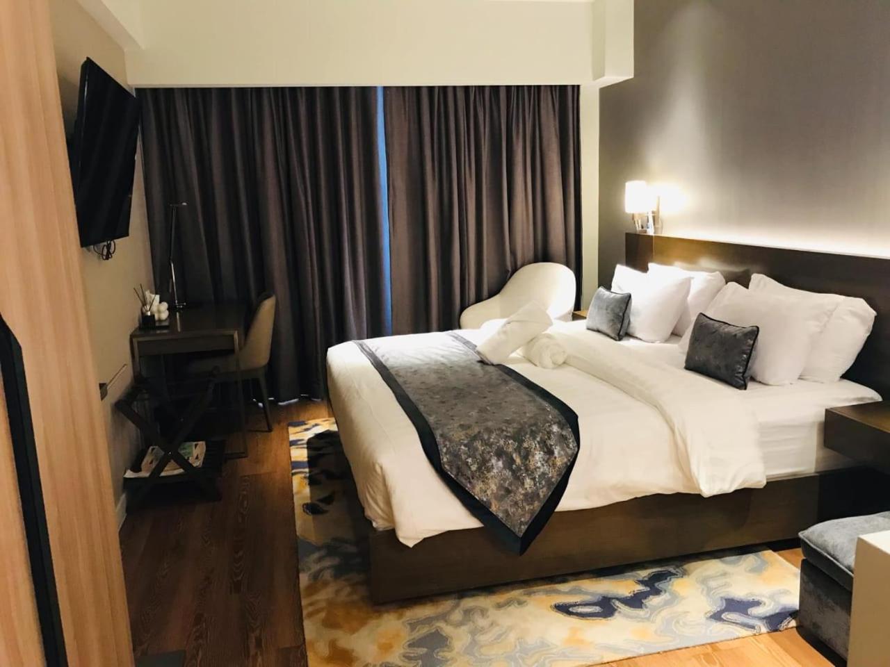 Suite with City View photo 2