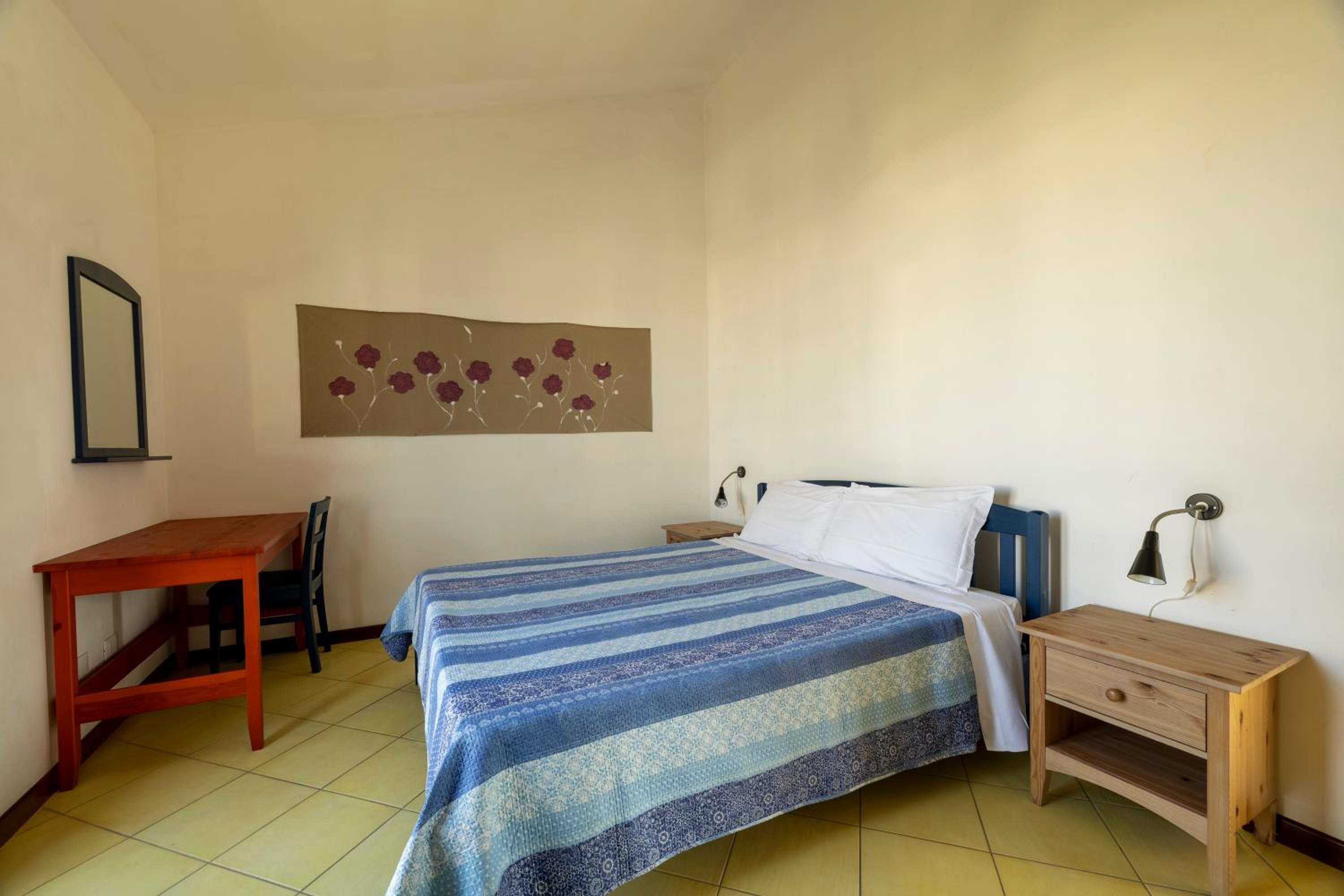 Two-Bedroom House - Photo 3