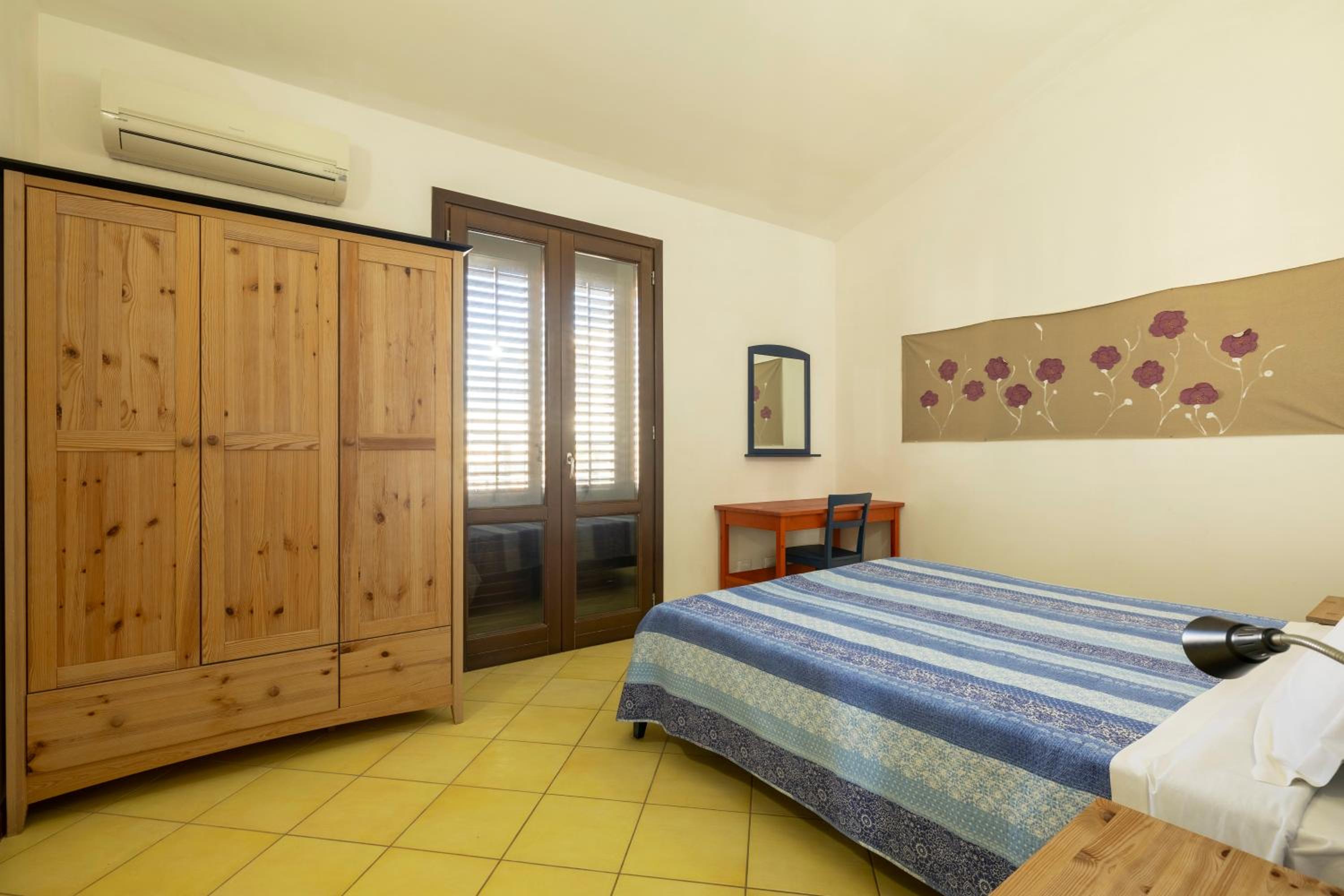Two-Bedroom House - Photo 5