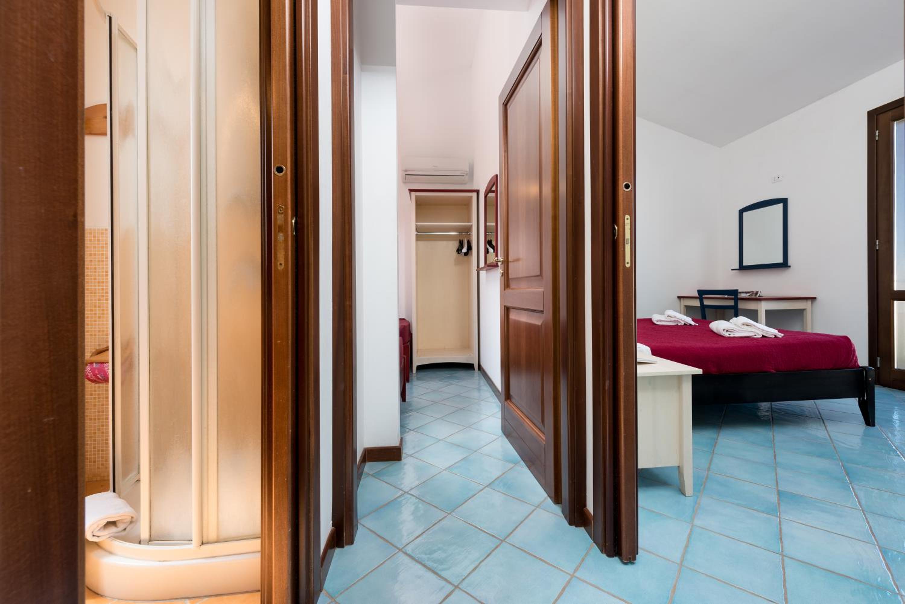 Two-Bedroom House - Photo 12