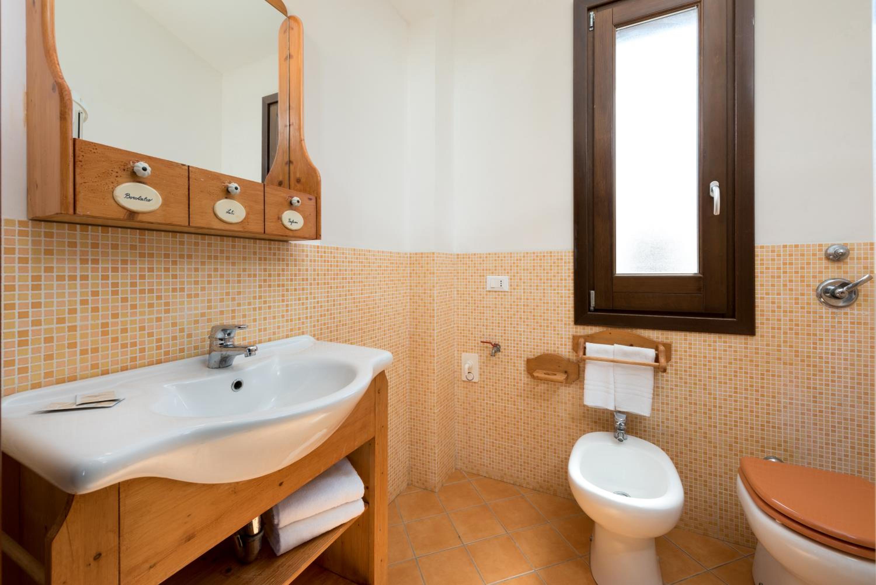 Two-Bedroom House - Photo 14