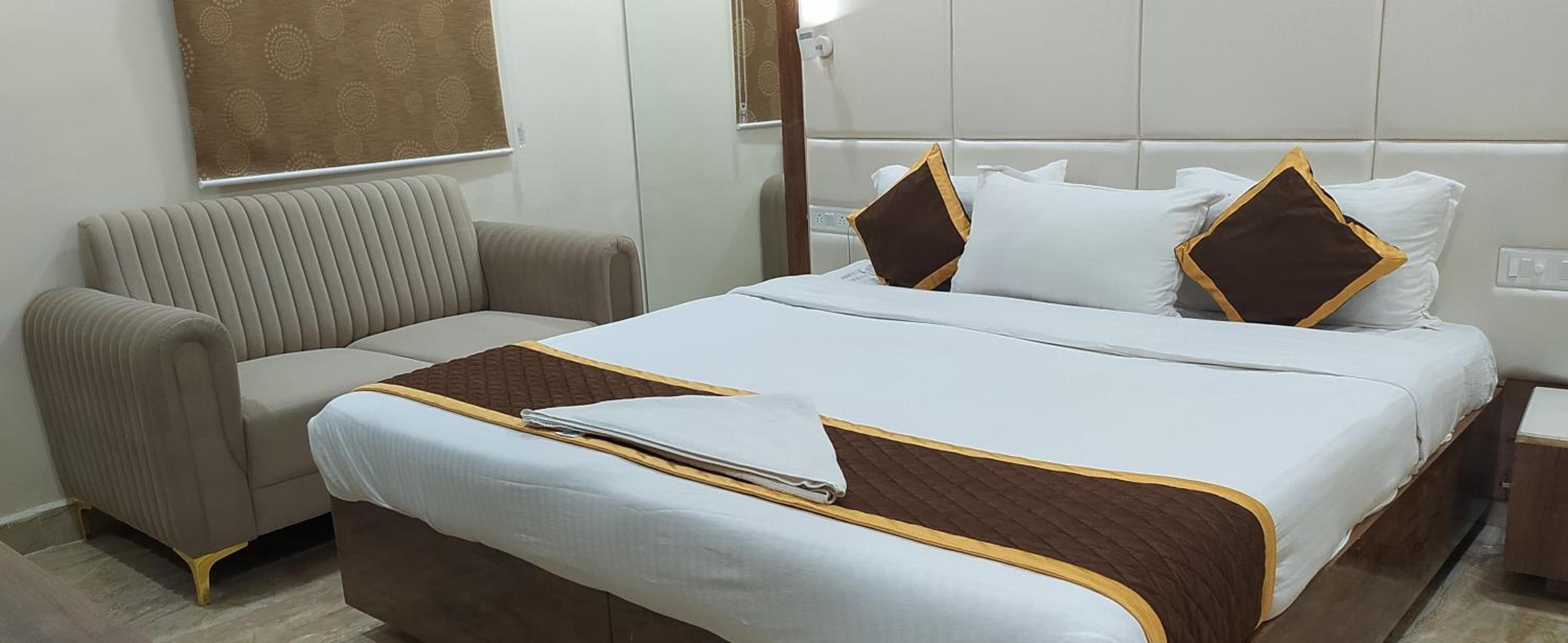 Suite - Photo 1