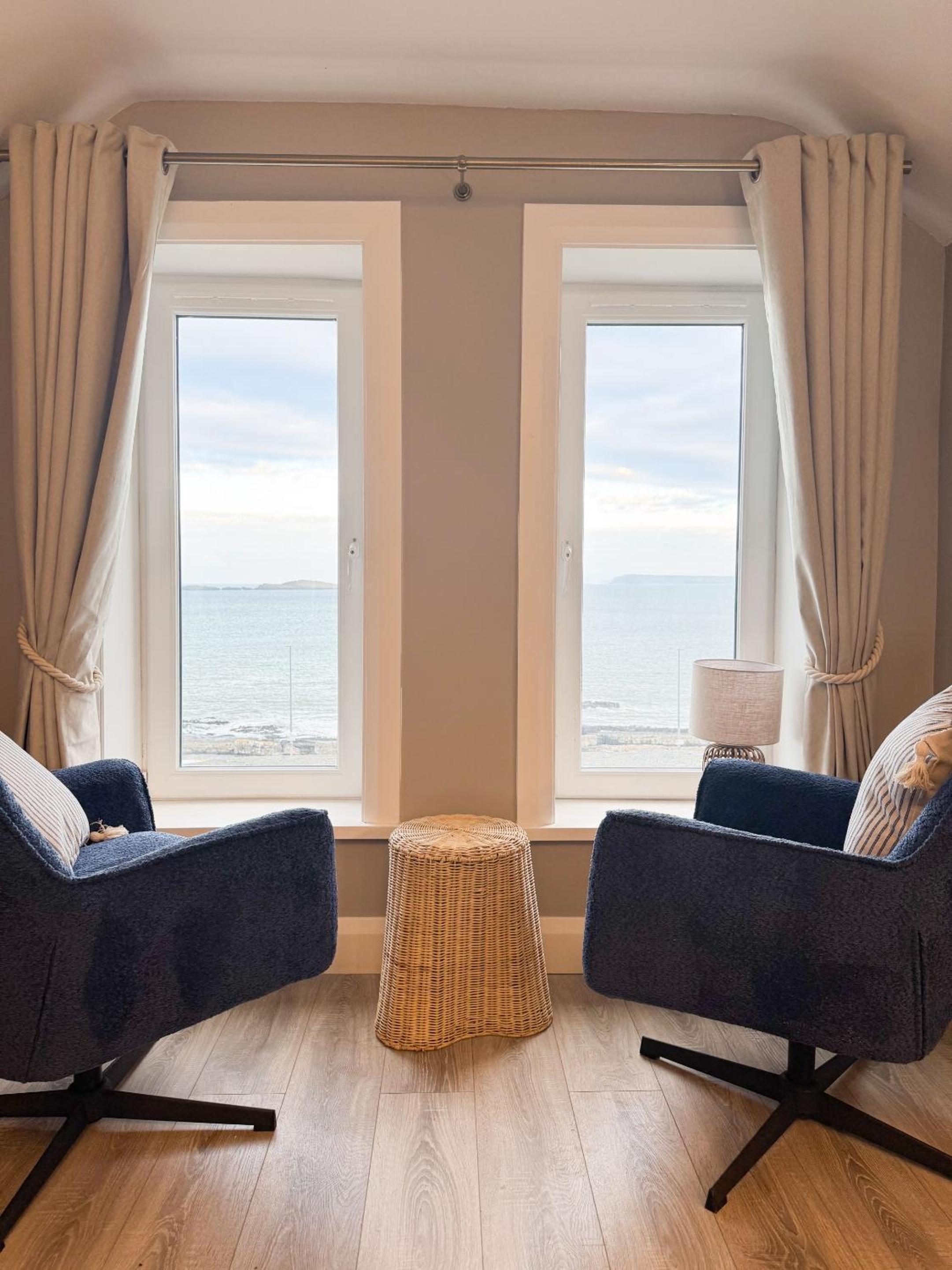 One-Bedroom Apartment with Sea View photo 1