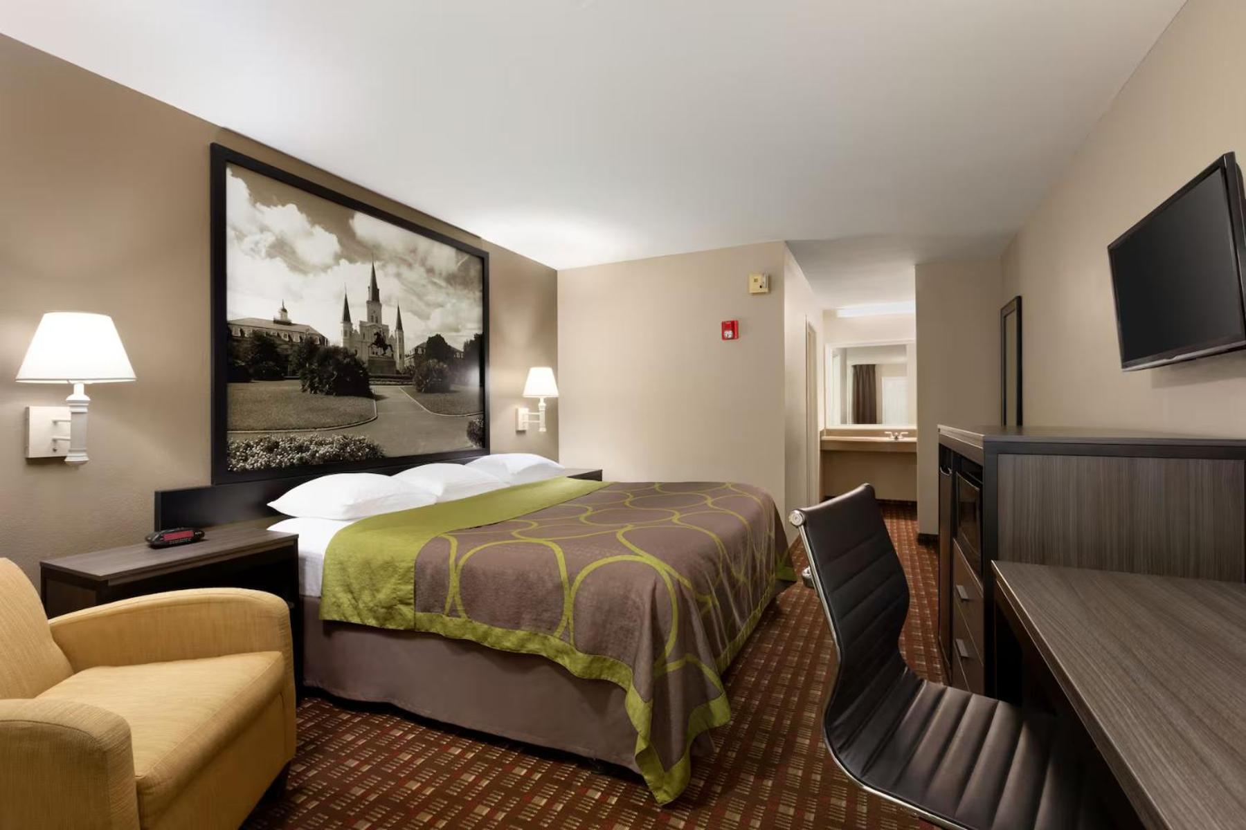 King Room with Bath Tub - Mobility Accessible/Non-Smoking - Photo 4