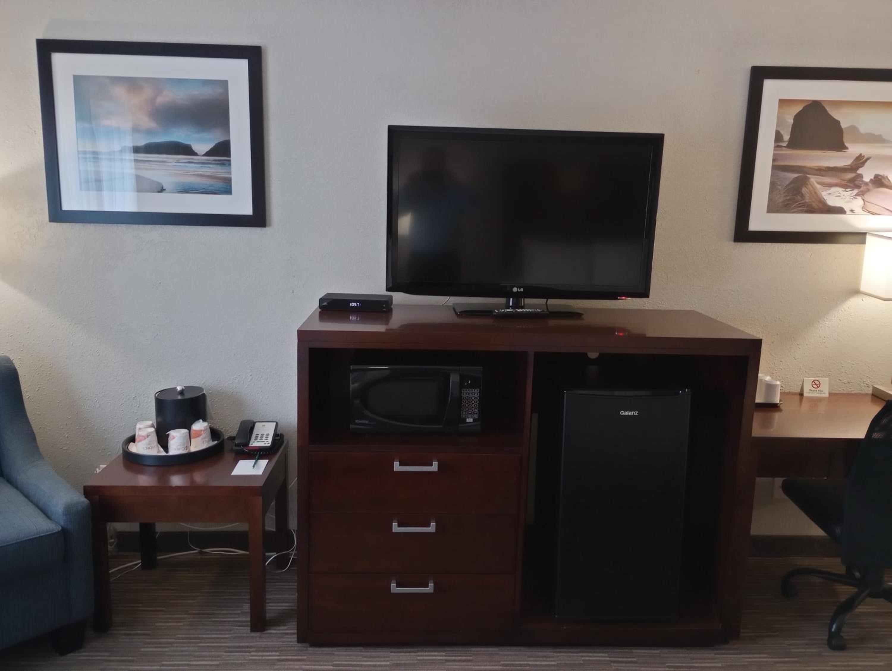 Superior Efficiency Queen Room with Two Queen Beds - Non-Smoking - Photo 3