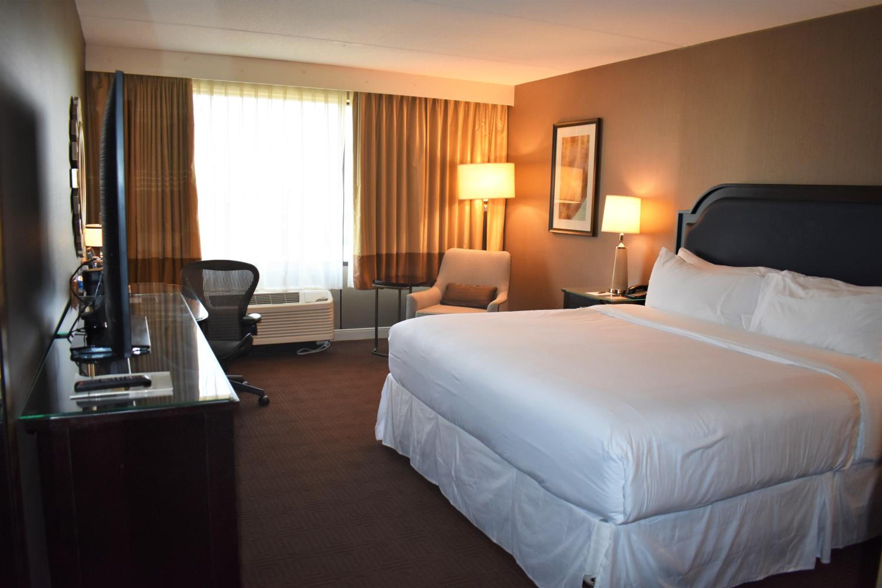 King Room with Roll-In Shower - Mobility/Hearing Accessible photo 3