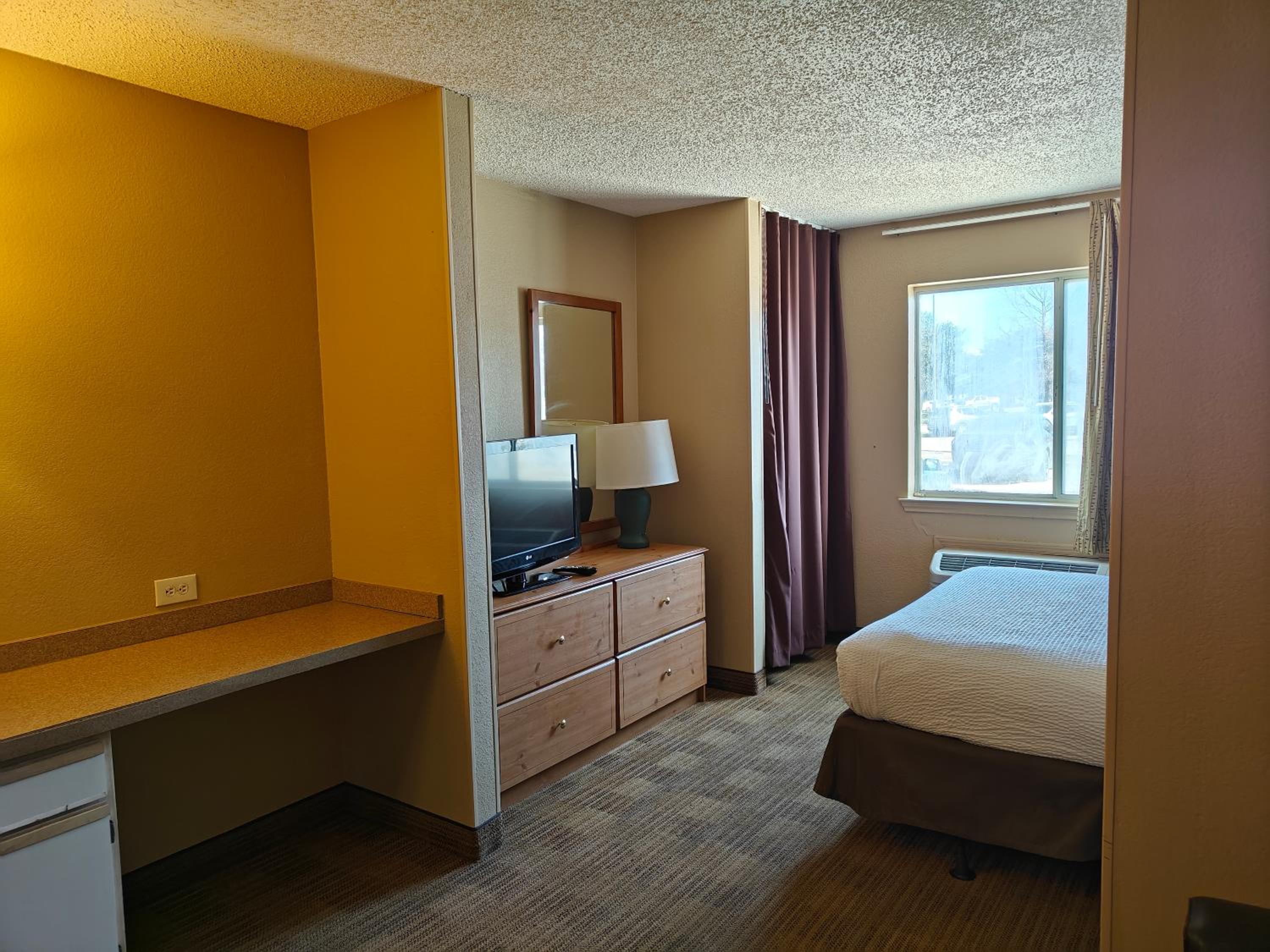 Deluxe Queen Room - Non-Smoking - Photo 4