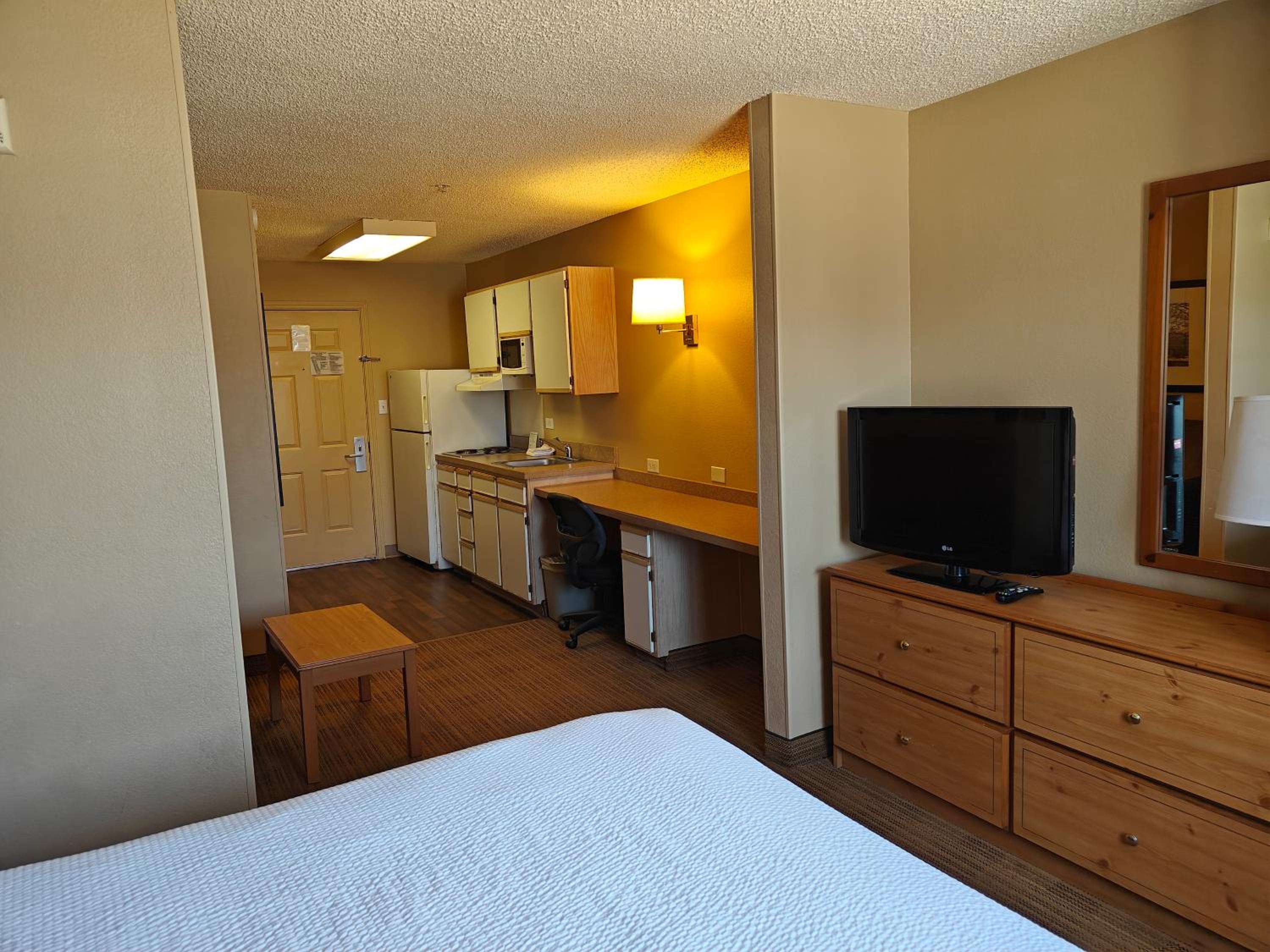 Deluxe Queen Room - Non-Smoking - Photo 5