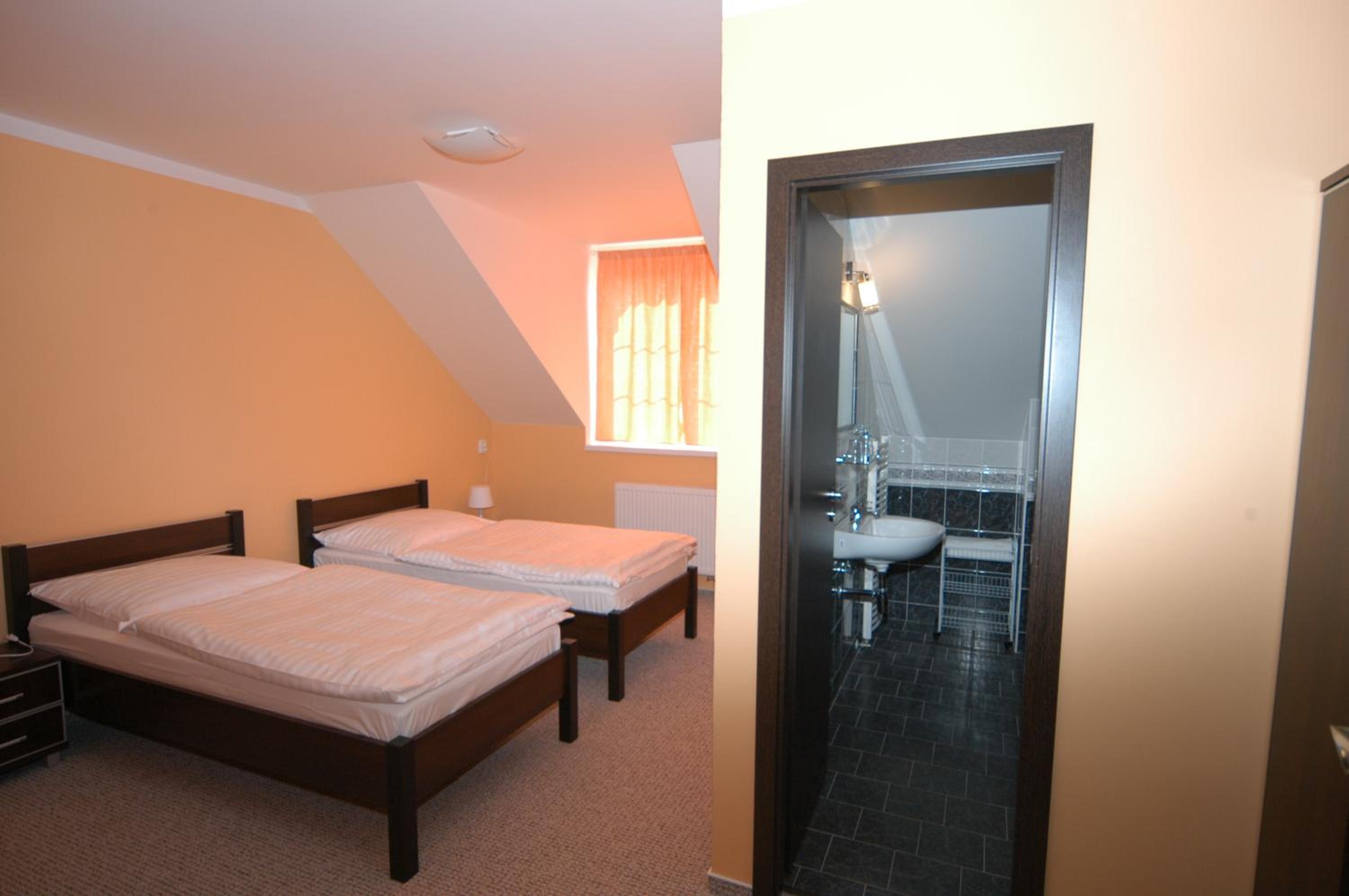 Twin Room with Bathroom photo 2