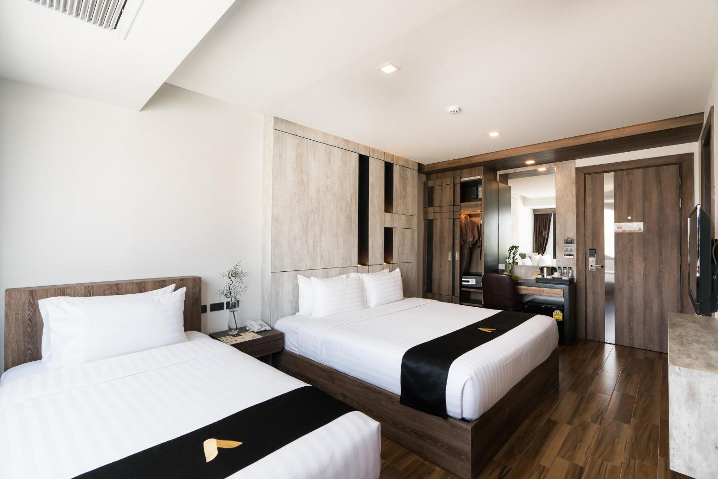 Superior Triple Room photo 3