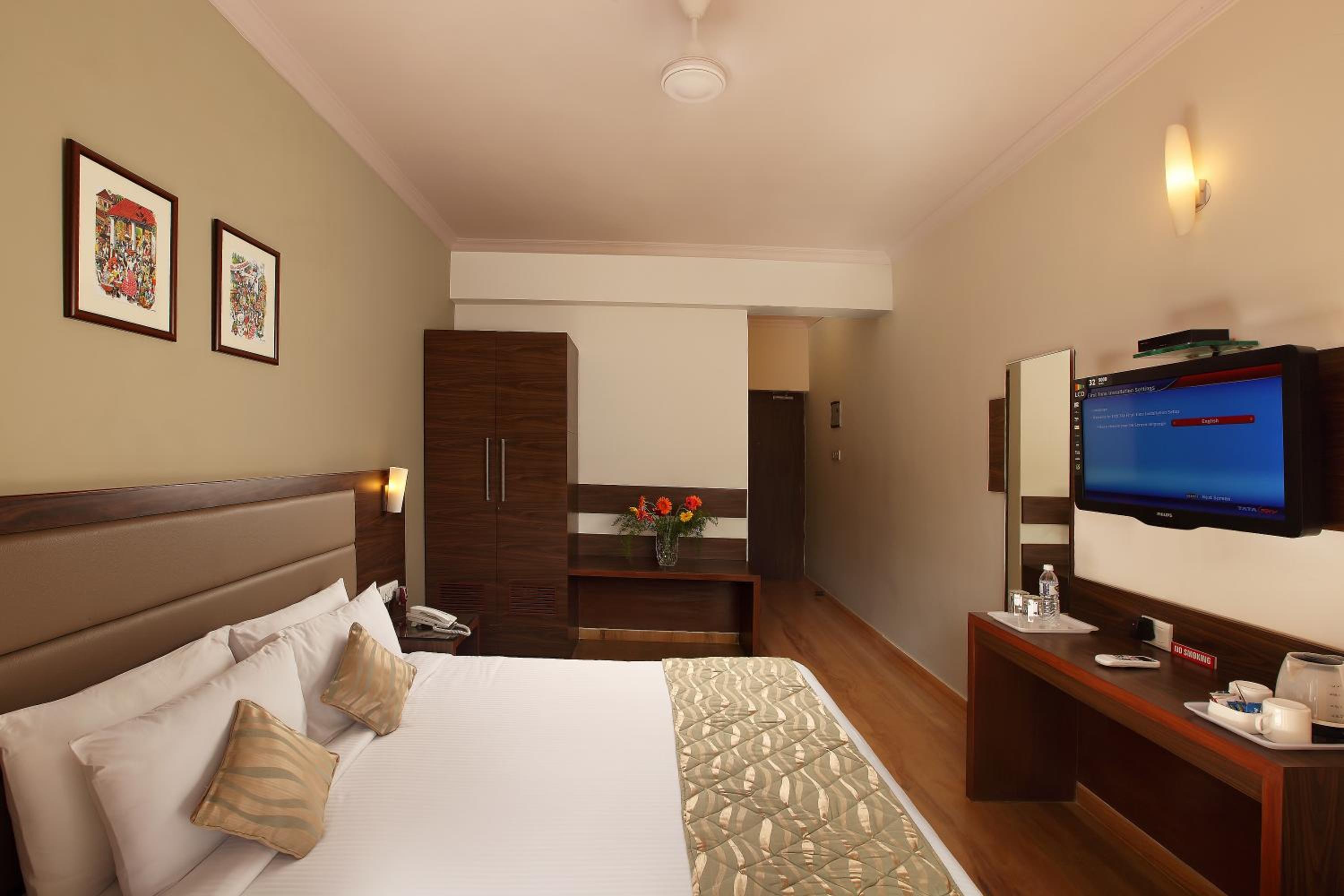 Standard King Room - Front view photo 3