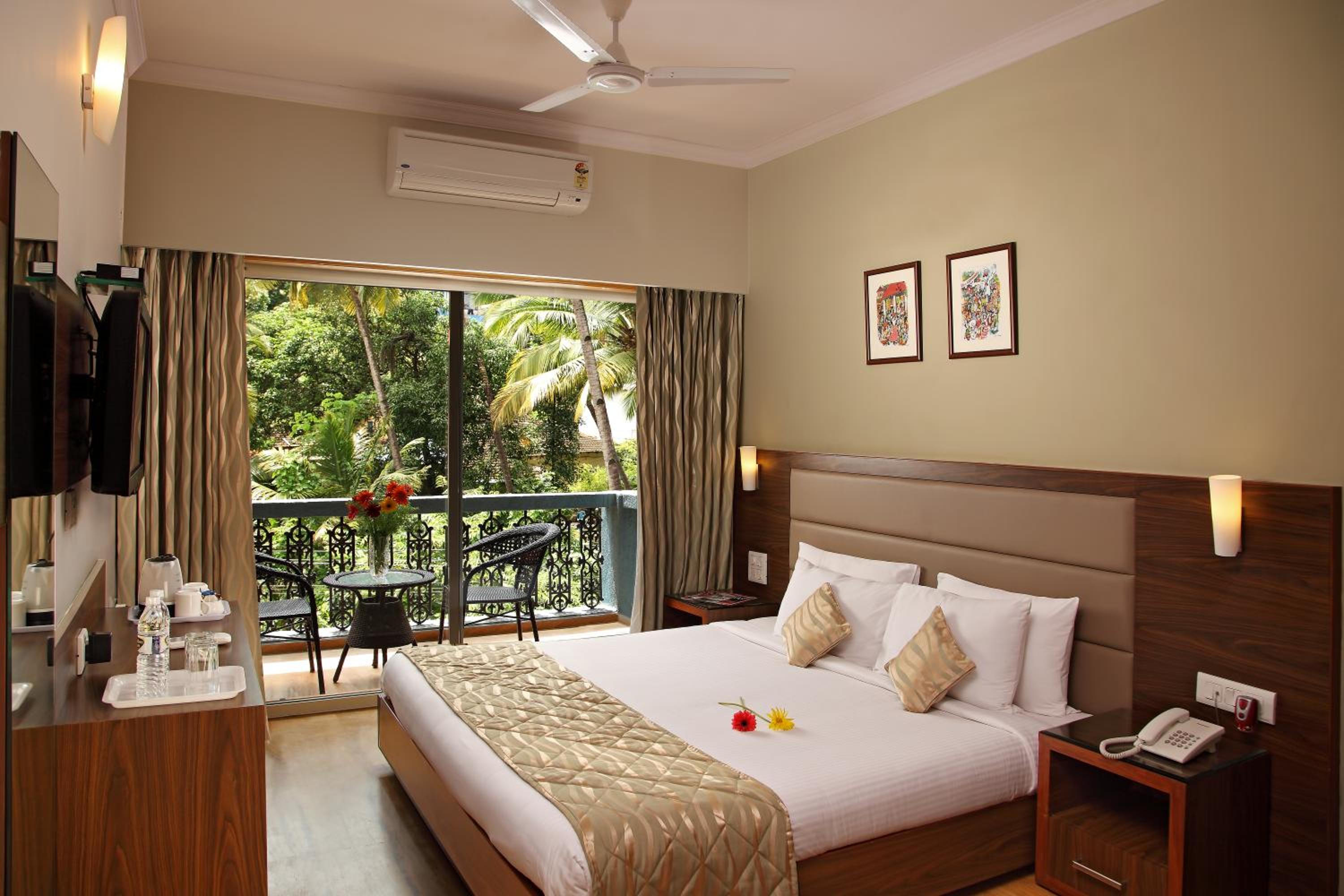 Standard King Room - Front view photo 1
