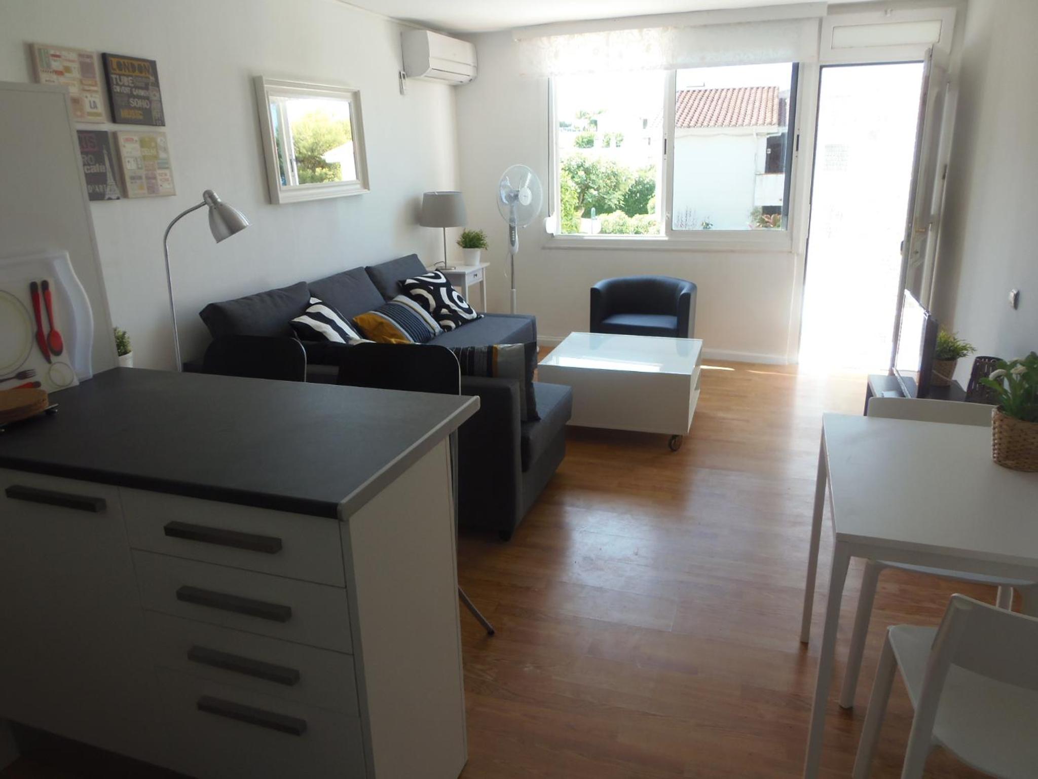 Apartment with Sea View and Garden