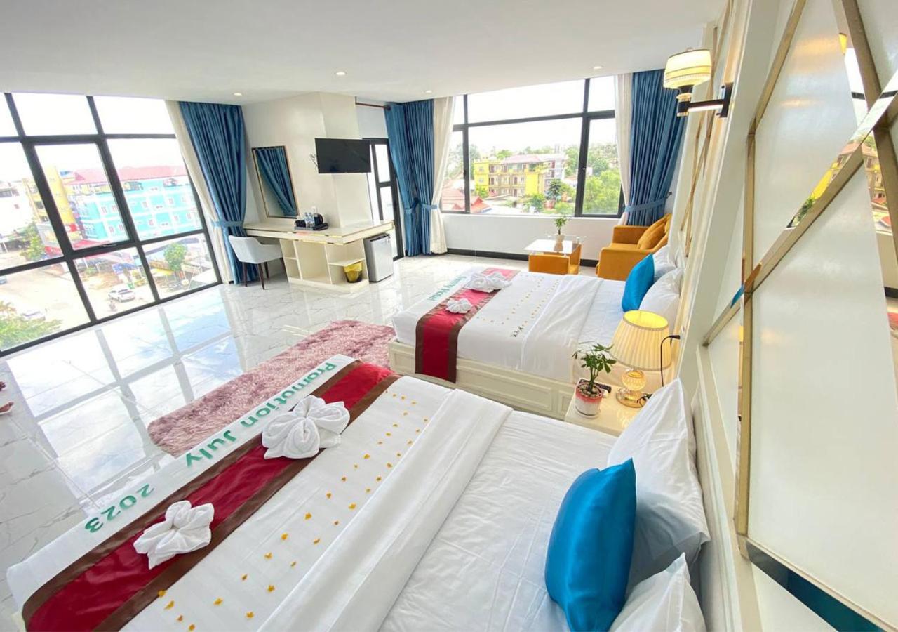 Deluxe Queen Suite with Balcony photo 3