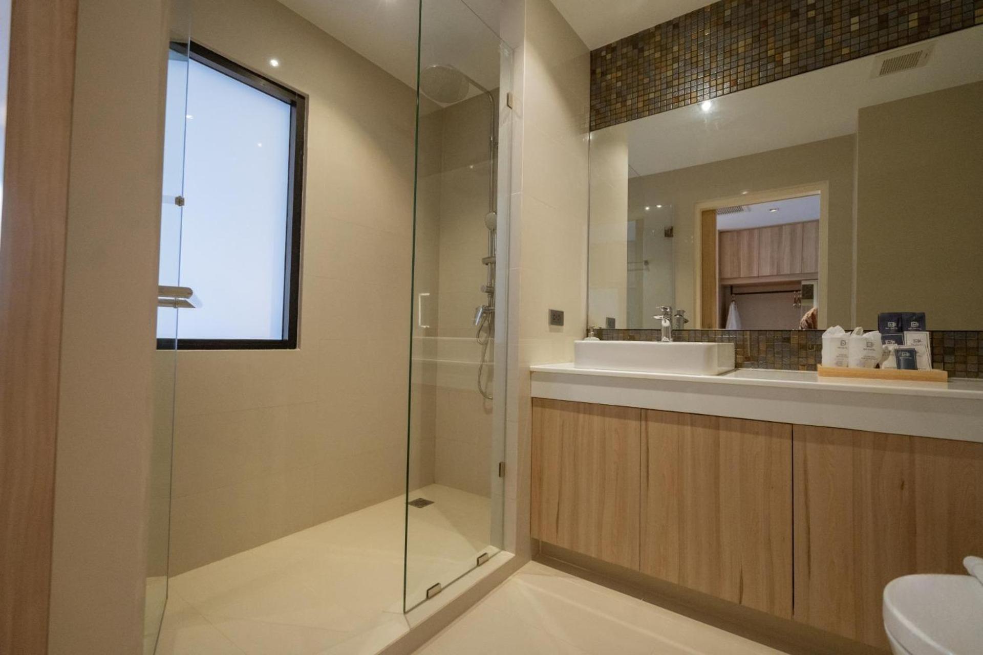 Deluxe Double Room with Shower - Photo 2