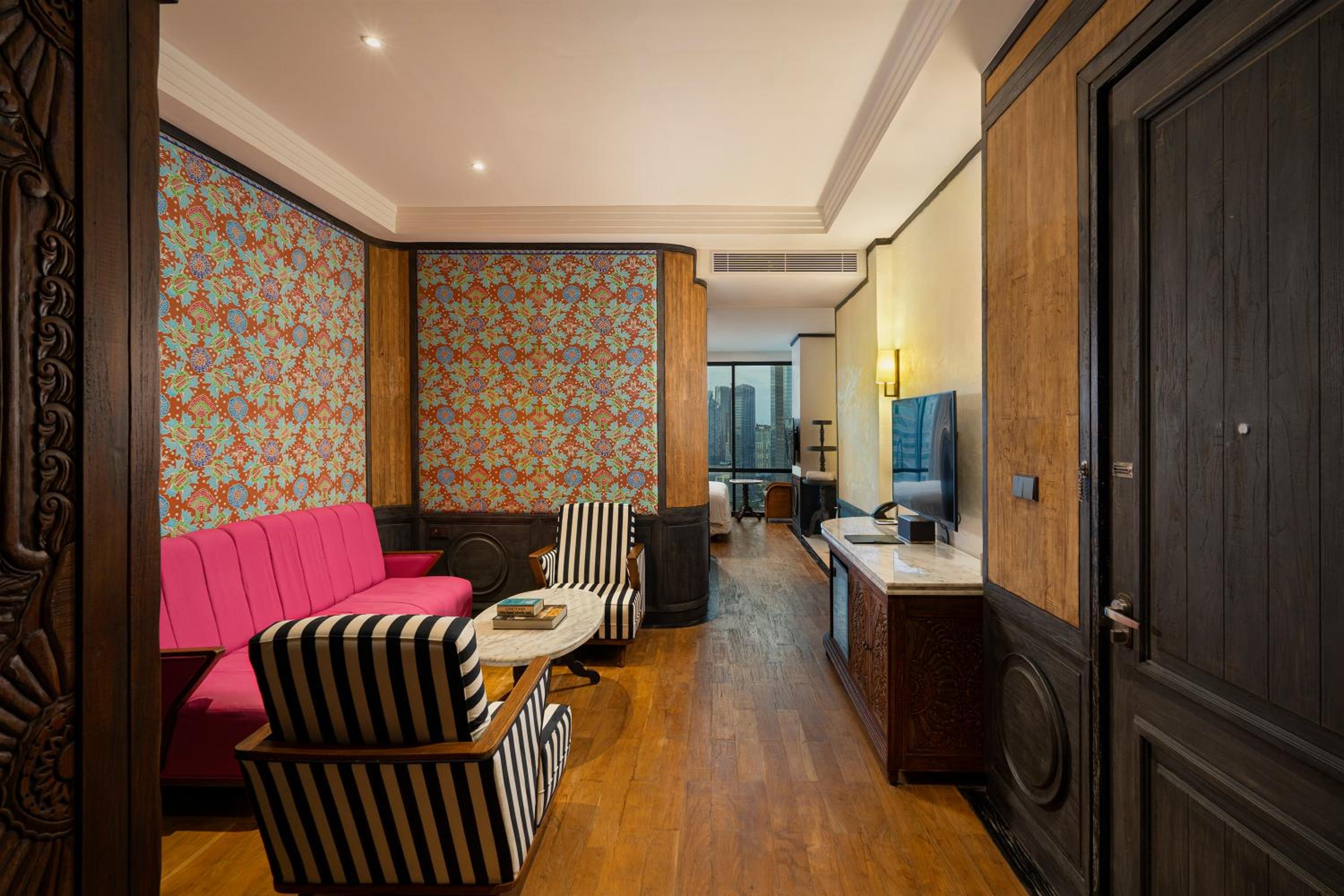 Orient Suite Room - King Bed thumbnail 6