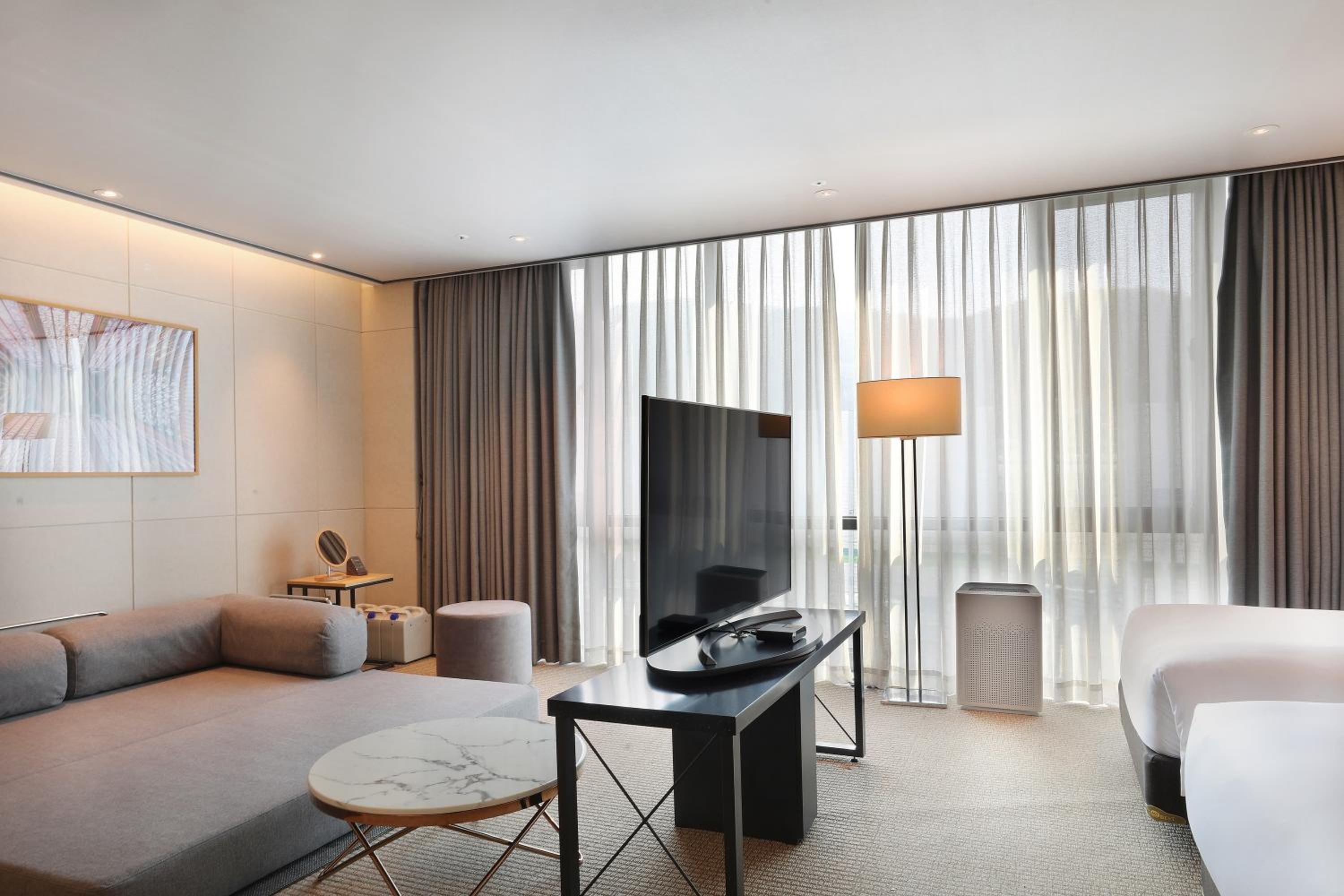 Premier Family Suite - Photo 2