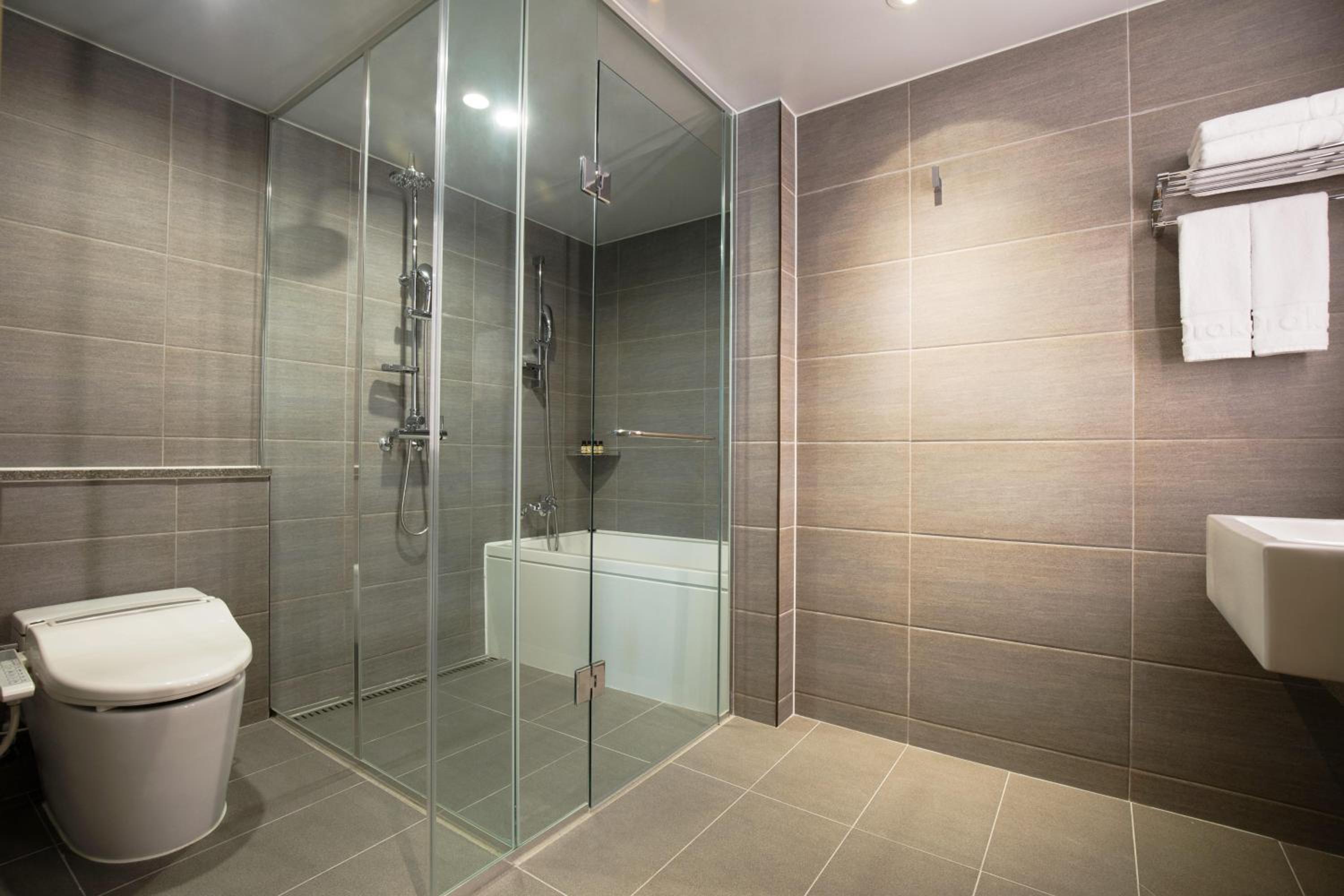 Premier Family Suite - Photo 4