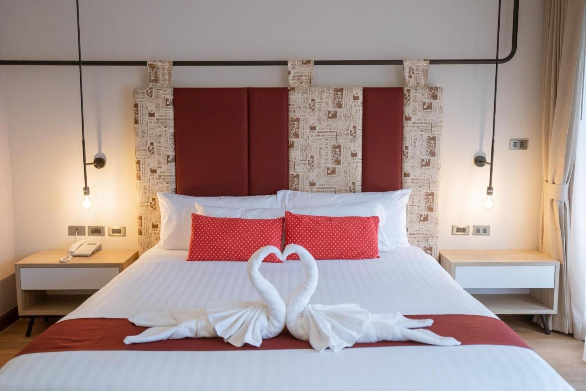 Deluxe Double Room with Shower - Photo 5