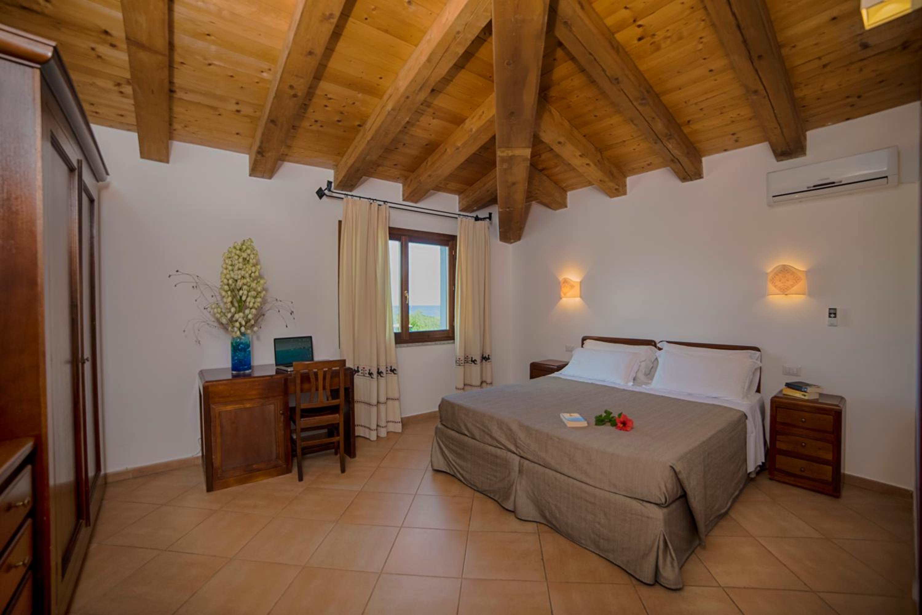 Quintuple Room