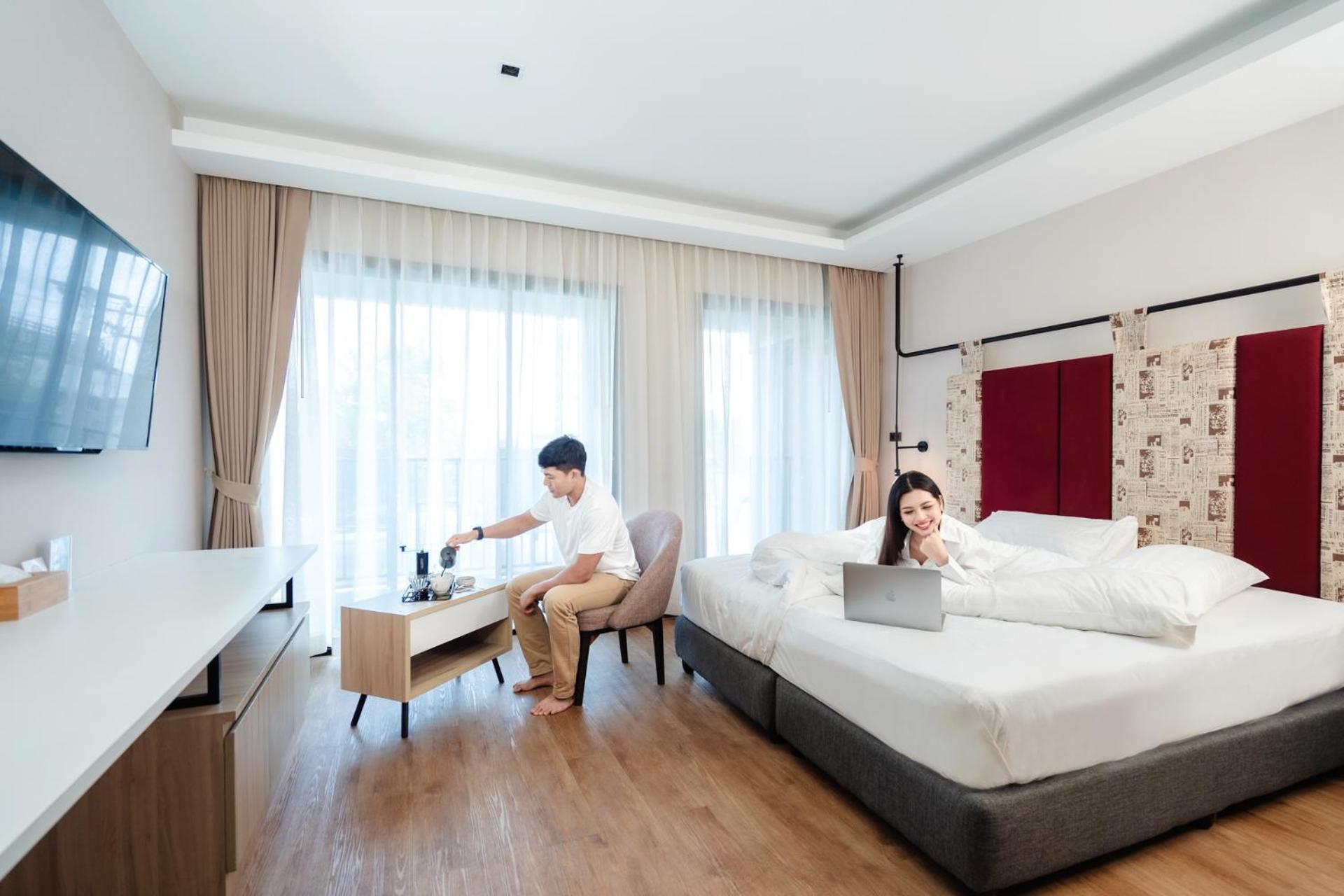 Deluxe Double Room with Shower - Photo 7