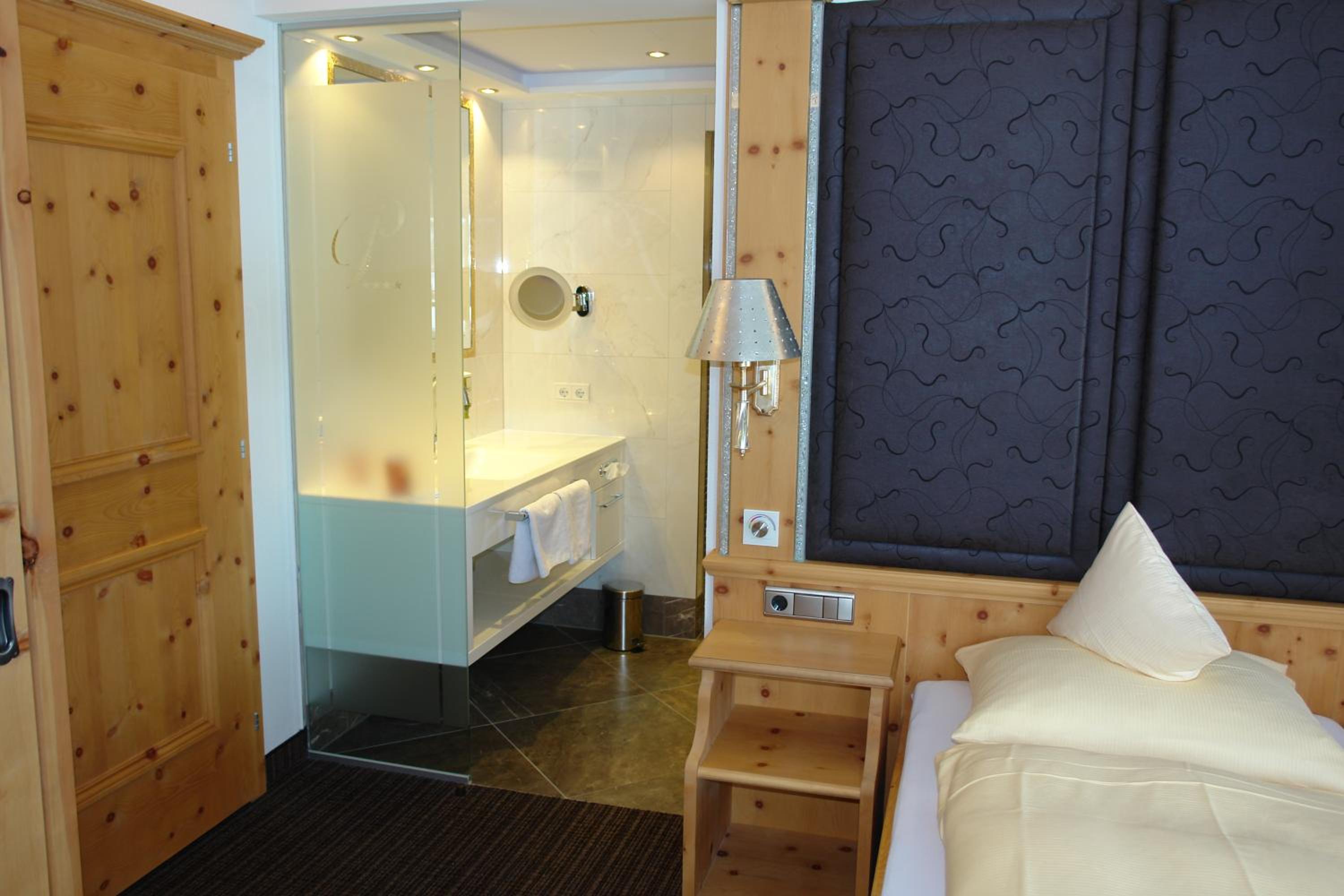 Deluxe Double Room photo 2