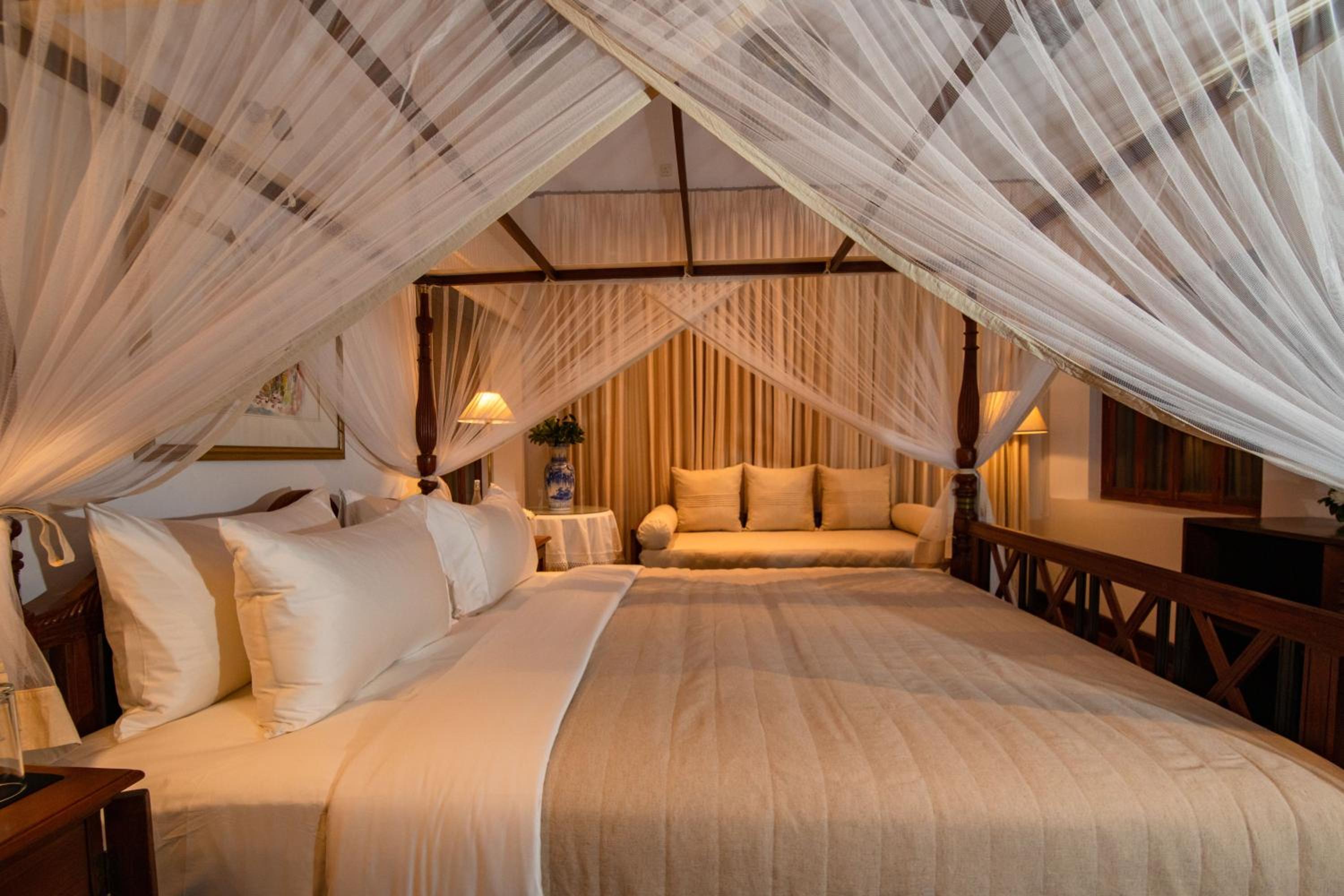Premier Suite with Private Balcony & Dutch Church View - Complimentary Evening Tea Service & Snacks, Early Check-in & Late Check-out (on availability) photo 2
