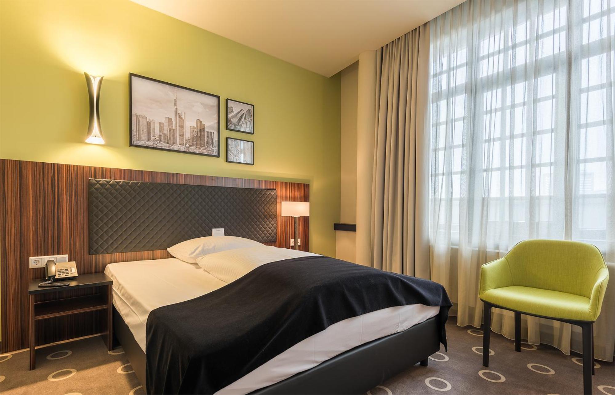 Double Room thumbnail 5