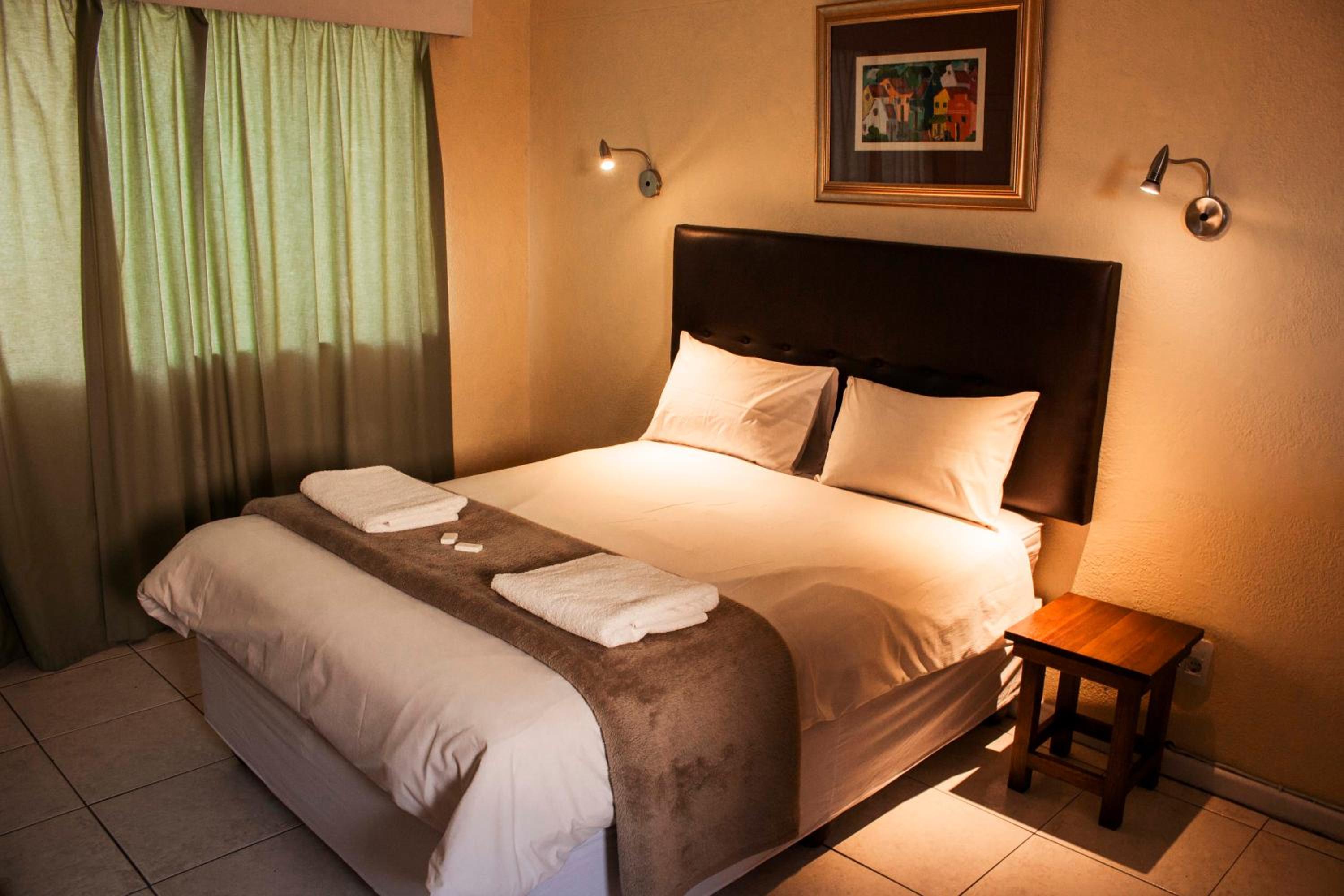 Double Room with Private Bathroom - Photo 5