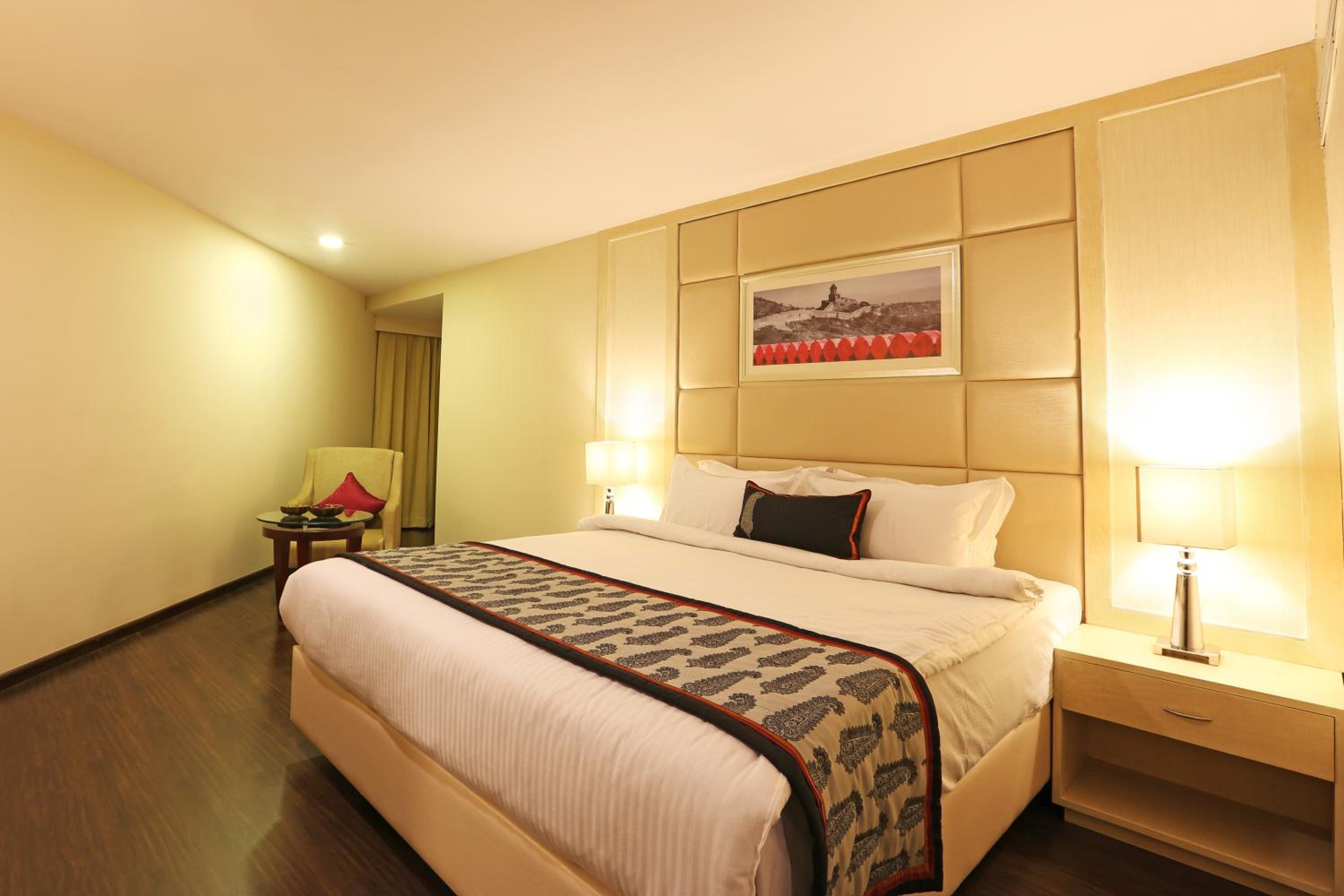 Deluxe Room: Enjoy Happy Hours with 1+1 offer on Alcoholic Beverages (11am - 11pm), 20% off on Food & Beverage services, Early Check-In and Late Checkout upto 3 hrs (SAV)