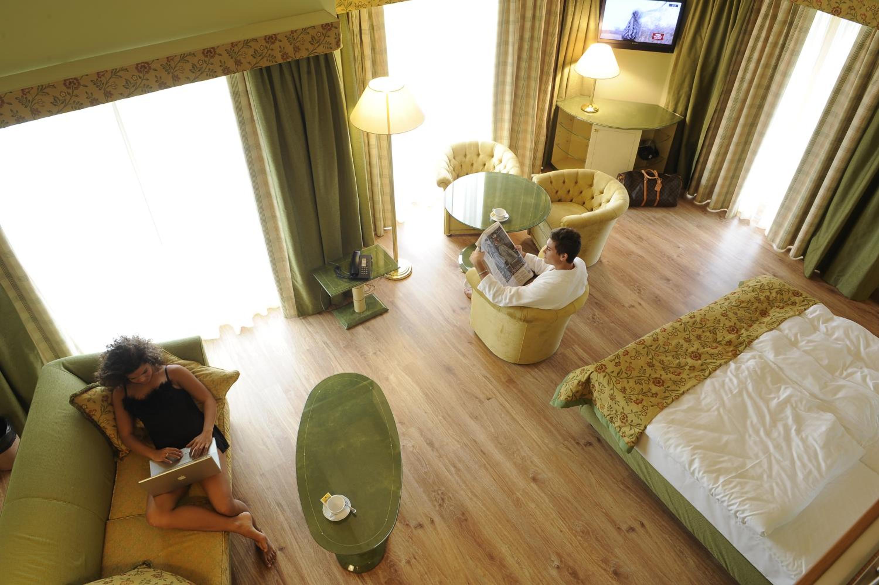Deluxe Suite - Photo 15