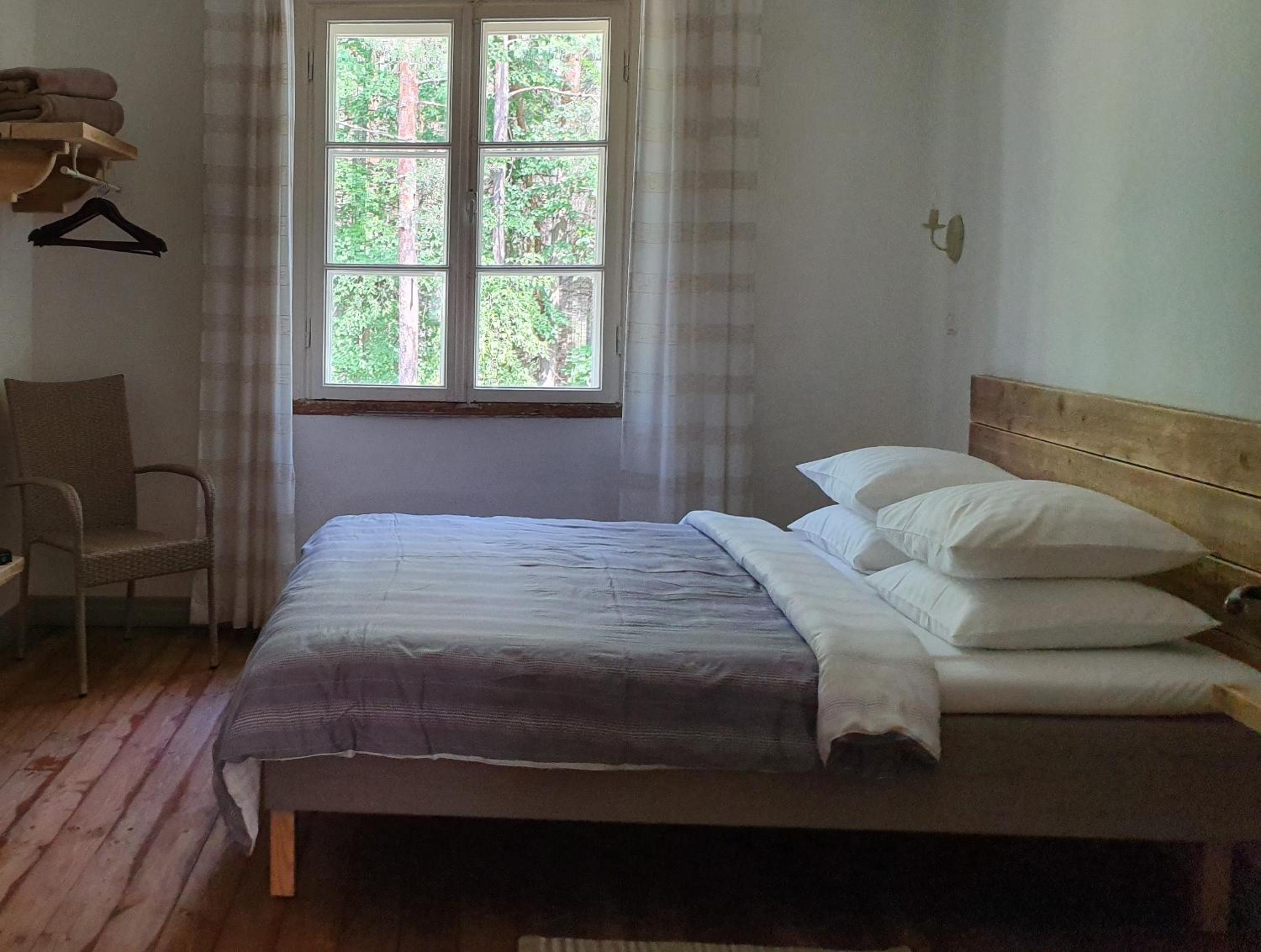 One-Bedroom Apartment - Non-Smoking photo 2