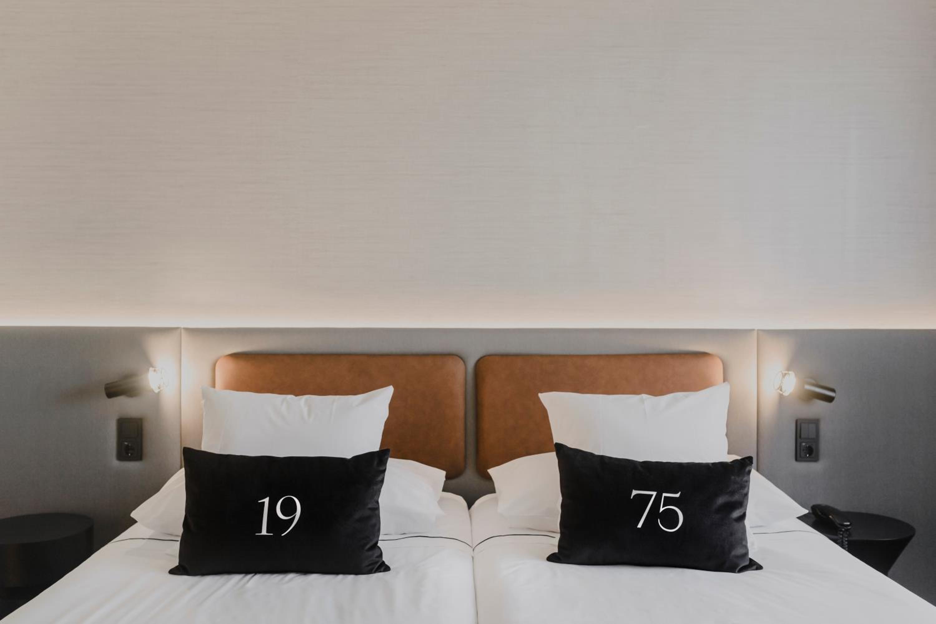 Twin Room with View - Photo 8