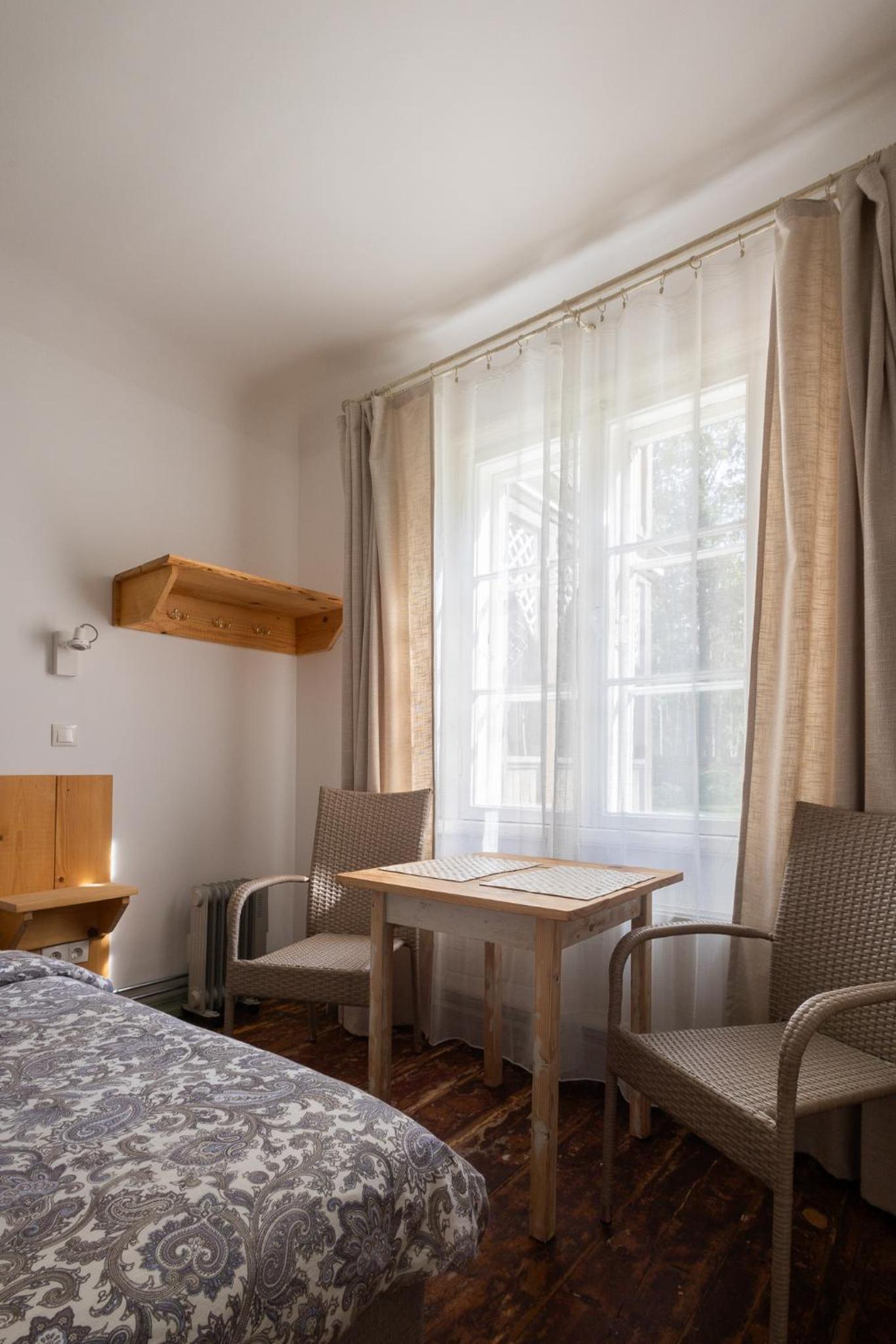 One-Bedroom Apartment - Non-Smoking photo 3