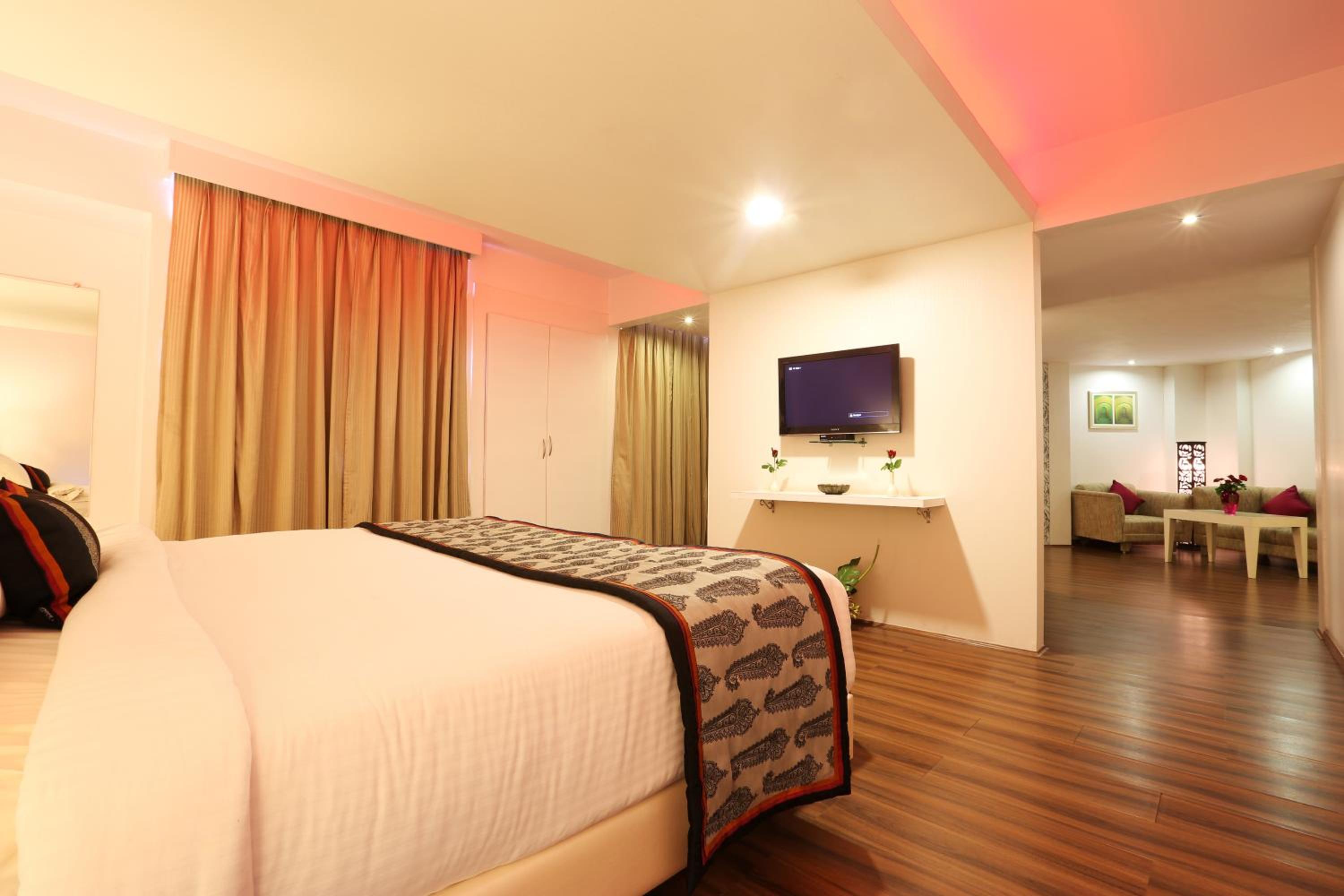 Deluxe Suite: : Enjoy 20% off on Food & Beverage services, Happy Hours with 1+1 offer on Alcoholic Beverages, Early Check-In and Late Checkout upto 3 hrs (SAV)